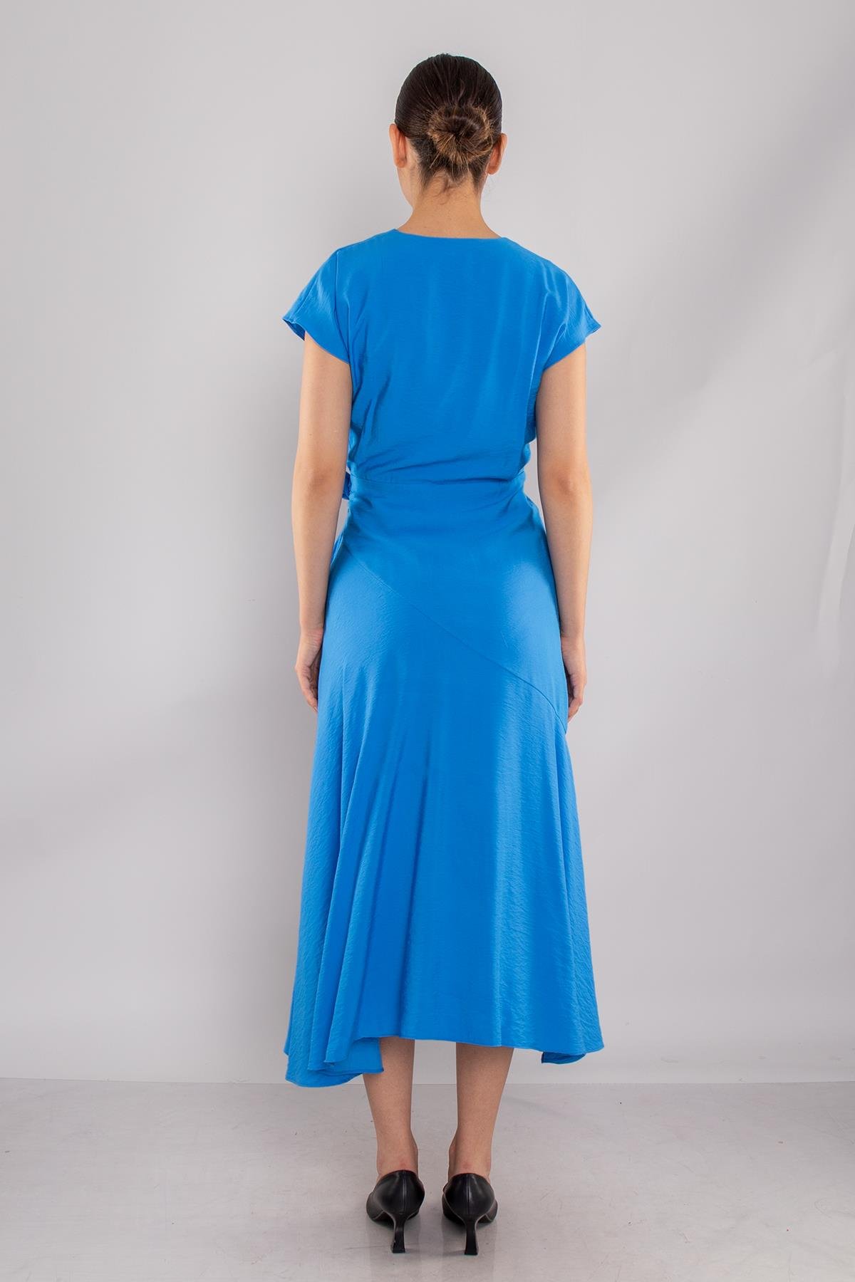 61878 Kruvaze Yaka Yandan Beli Bağlamalı Astarlı Midiboy Elbise