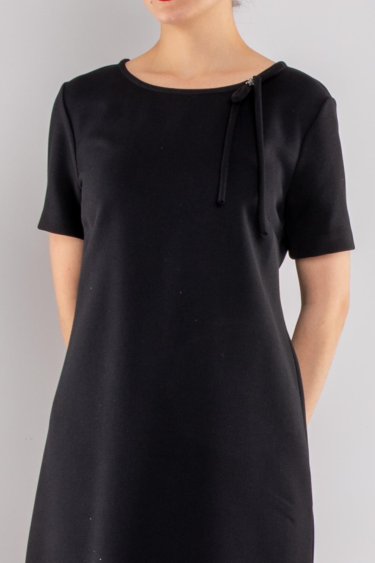 61898 Bisiklet Yaka Taşlı Fiyonk Detay Mini Örme Elbise