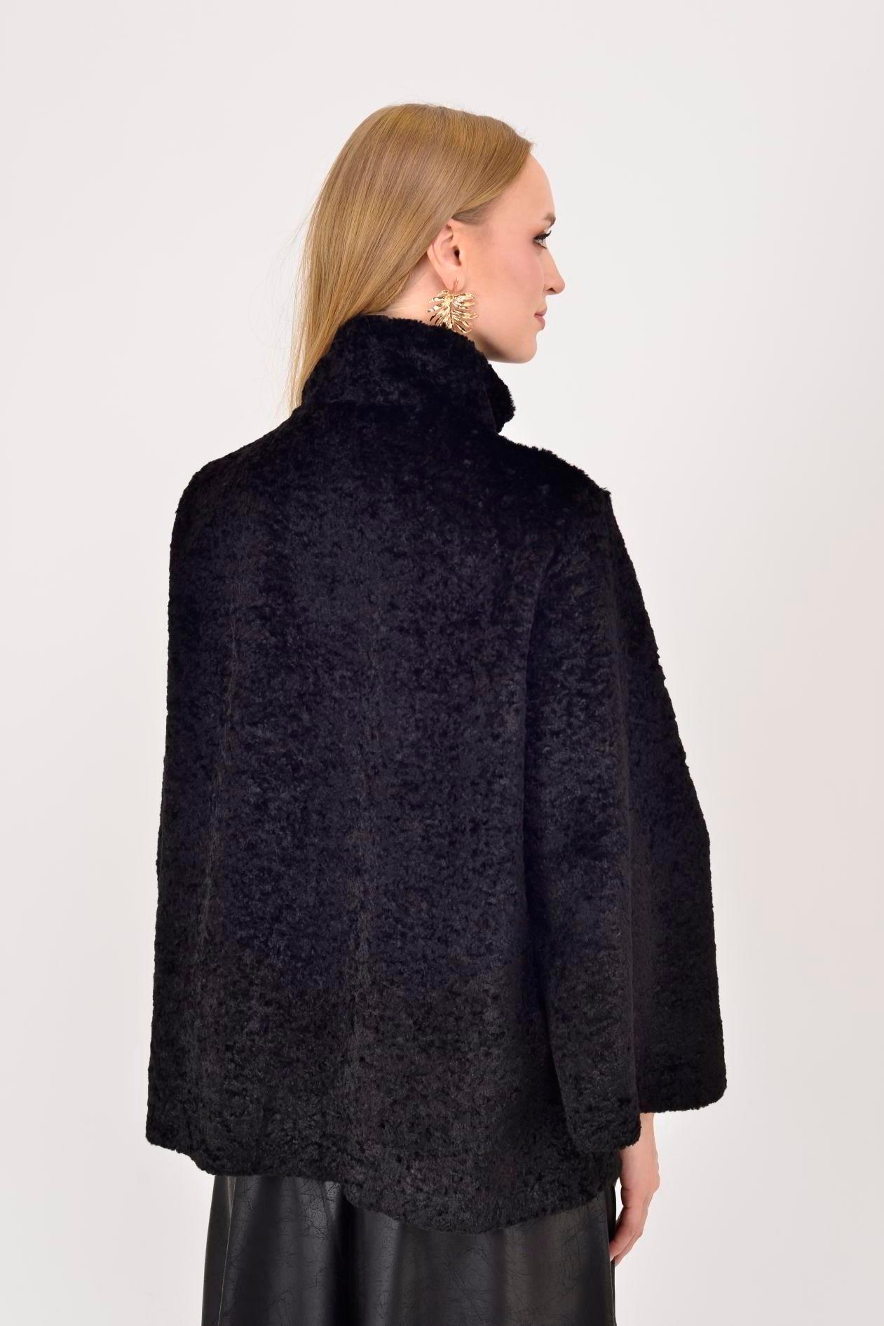 67295 Asimetrik Büyük Düğme Kısa Kaban