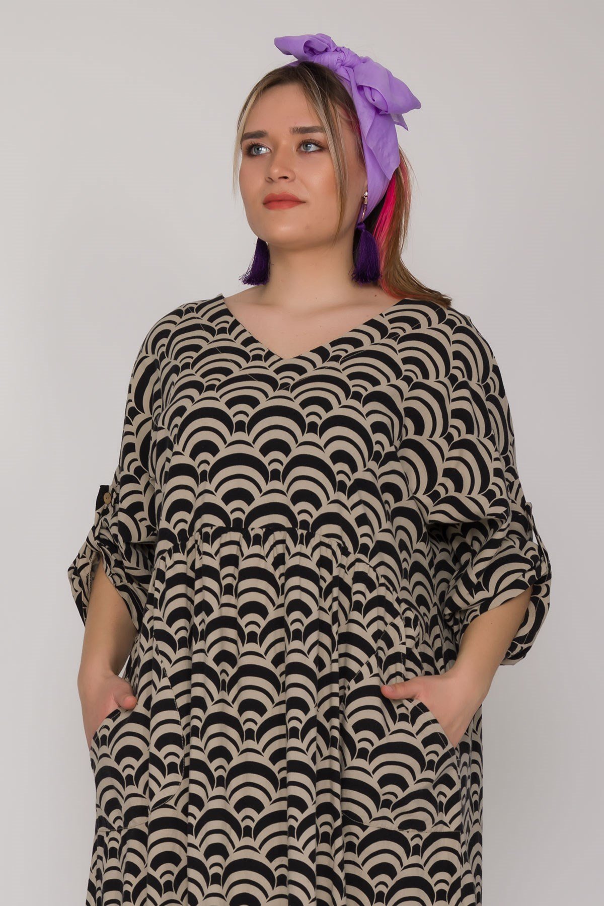 7013-1 V Yaka Cepli Desenli Pamuk Elbise