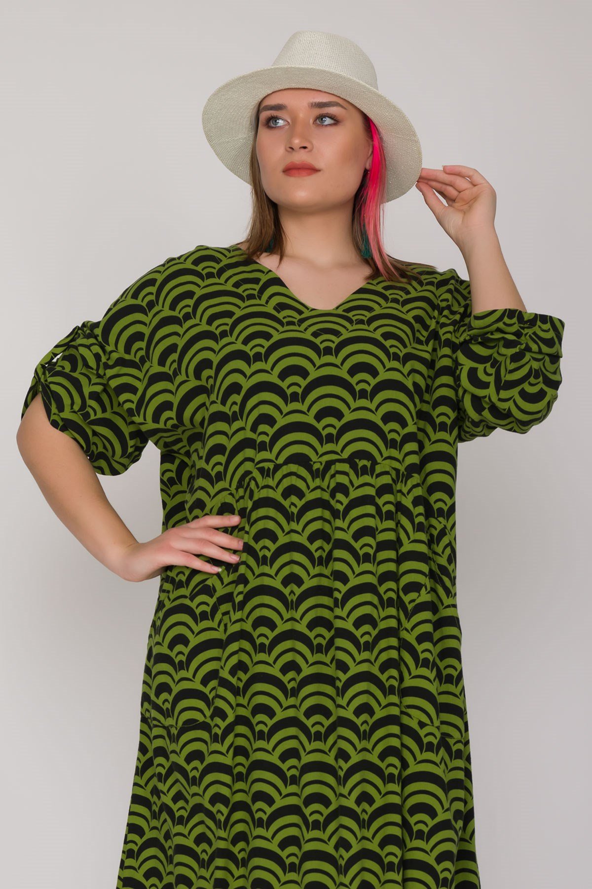 7013-1 V Yaka Cepli Desenli Pamuk Elbise