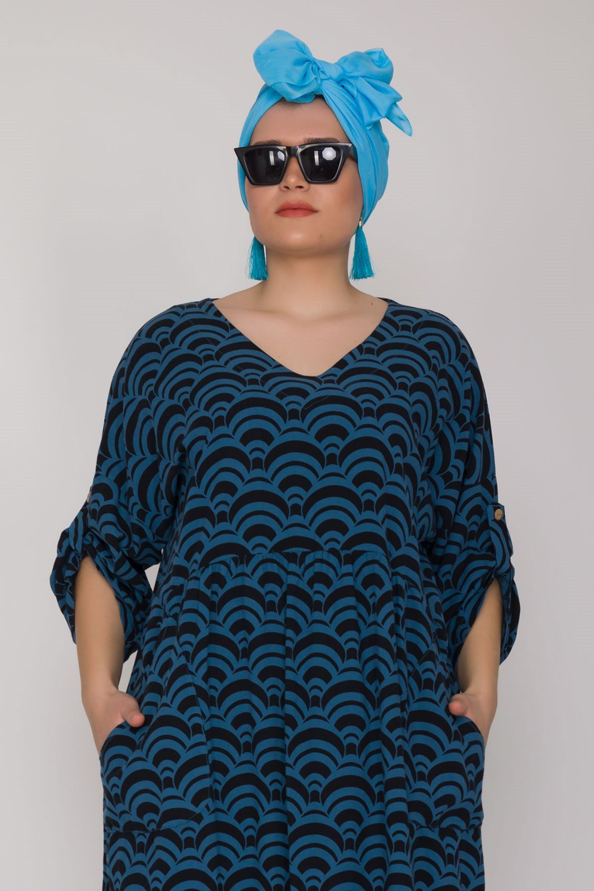 7013-1 V Yaka Cepli Desenli Pamuk Elbise