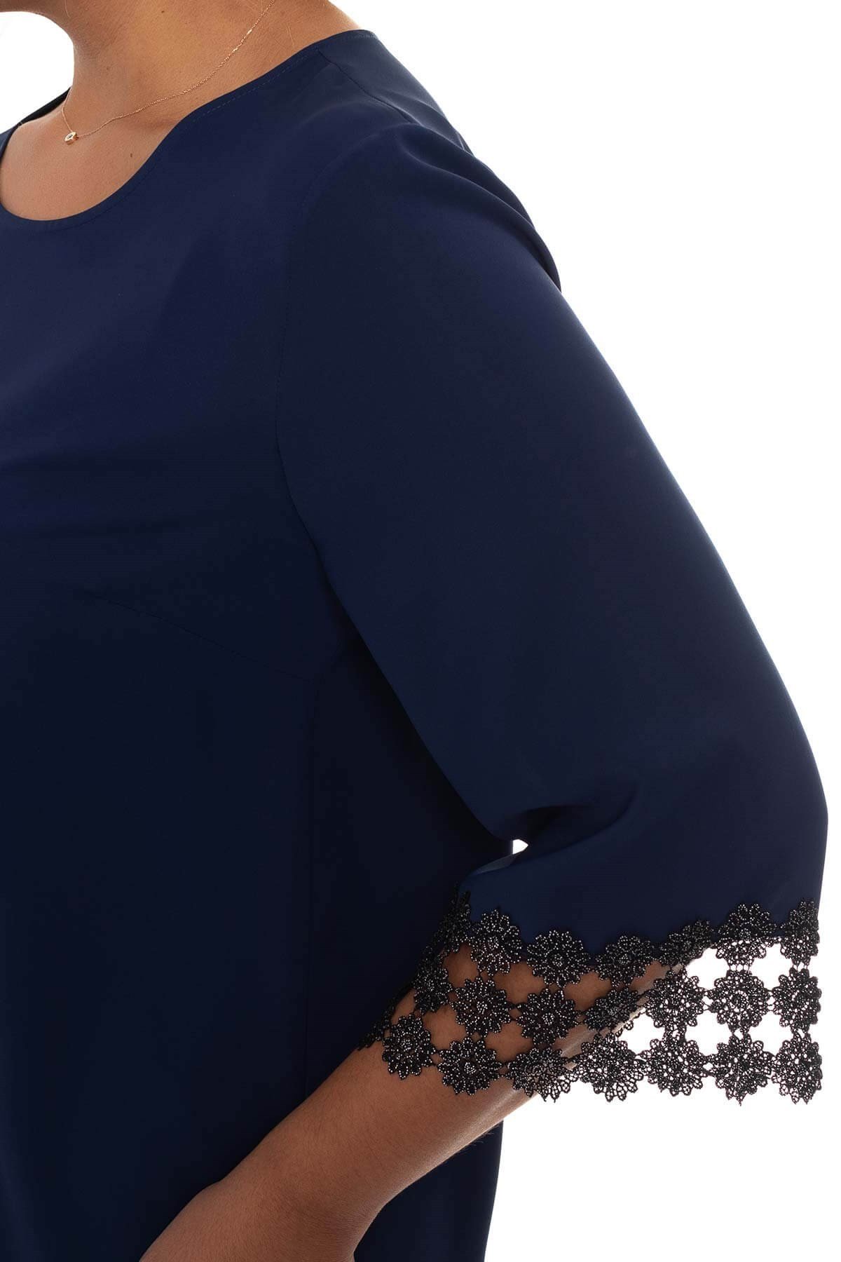 7041 Kolu ve Etek Ucu Papatya Güpür Büyük Beden Bluz