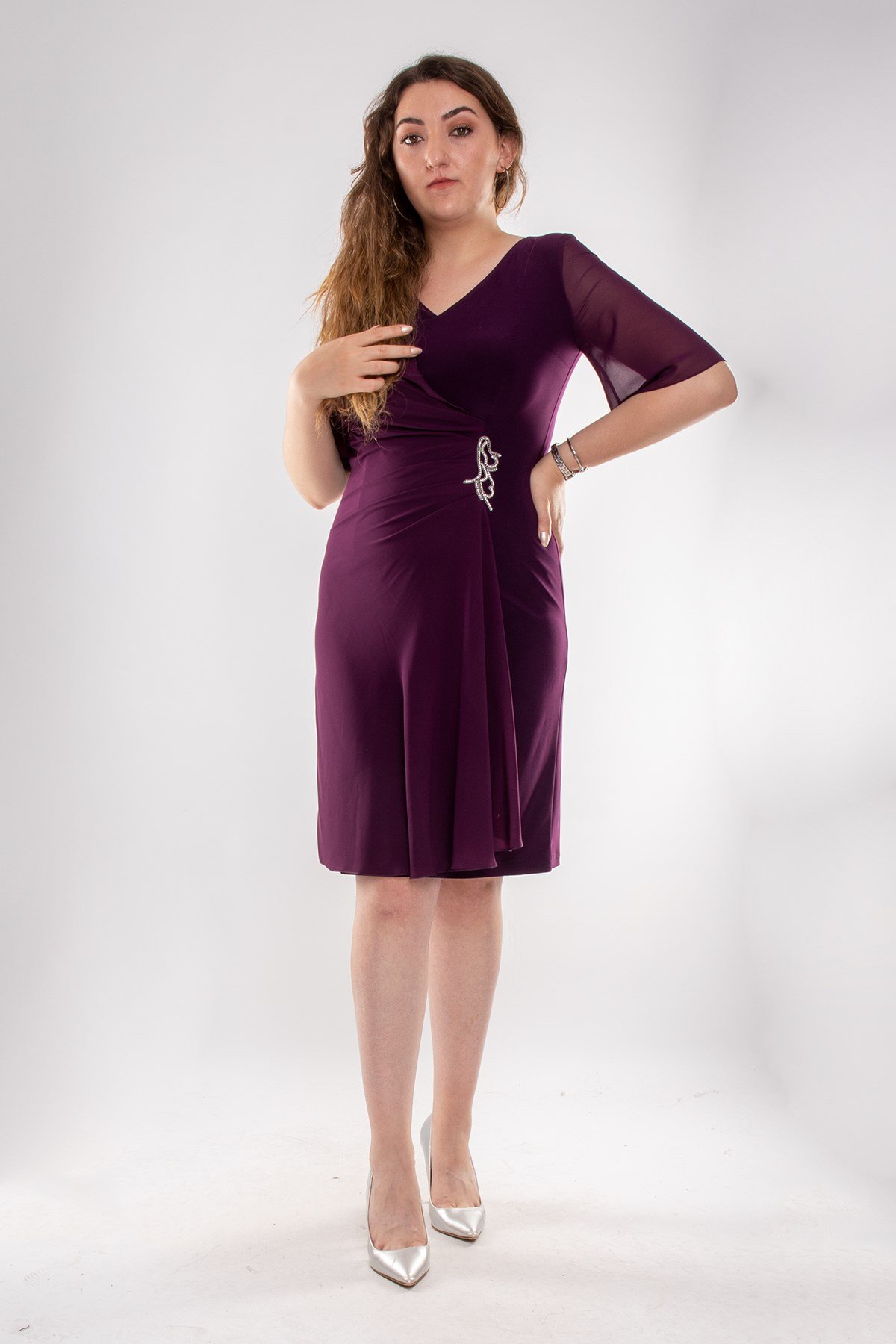 7052 Büyük Beden Yandan Broşlu Krep Şifon Kısa Elbise