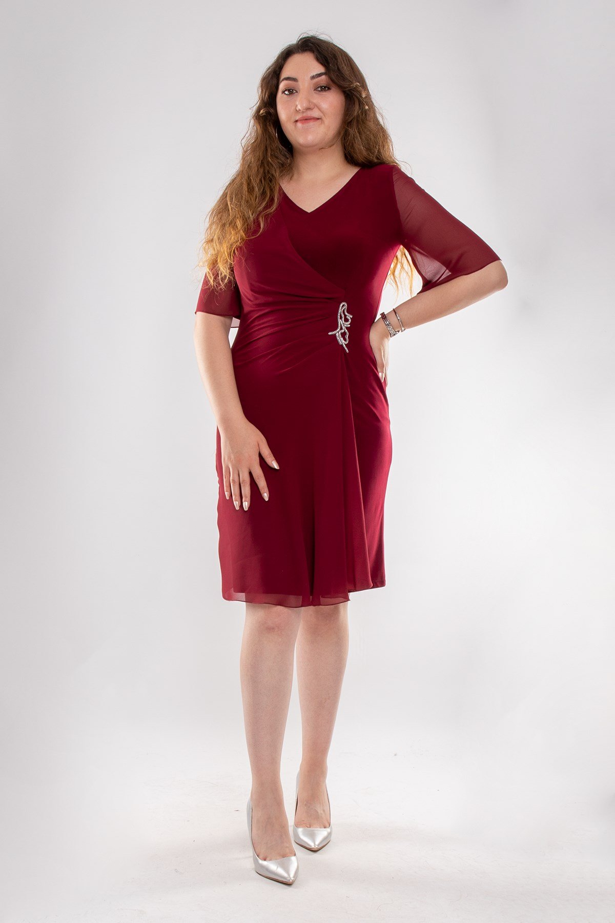 7052 Büyük Beden Yandan Broşlu Krep Şifon Kısa Elbise