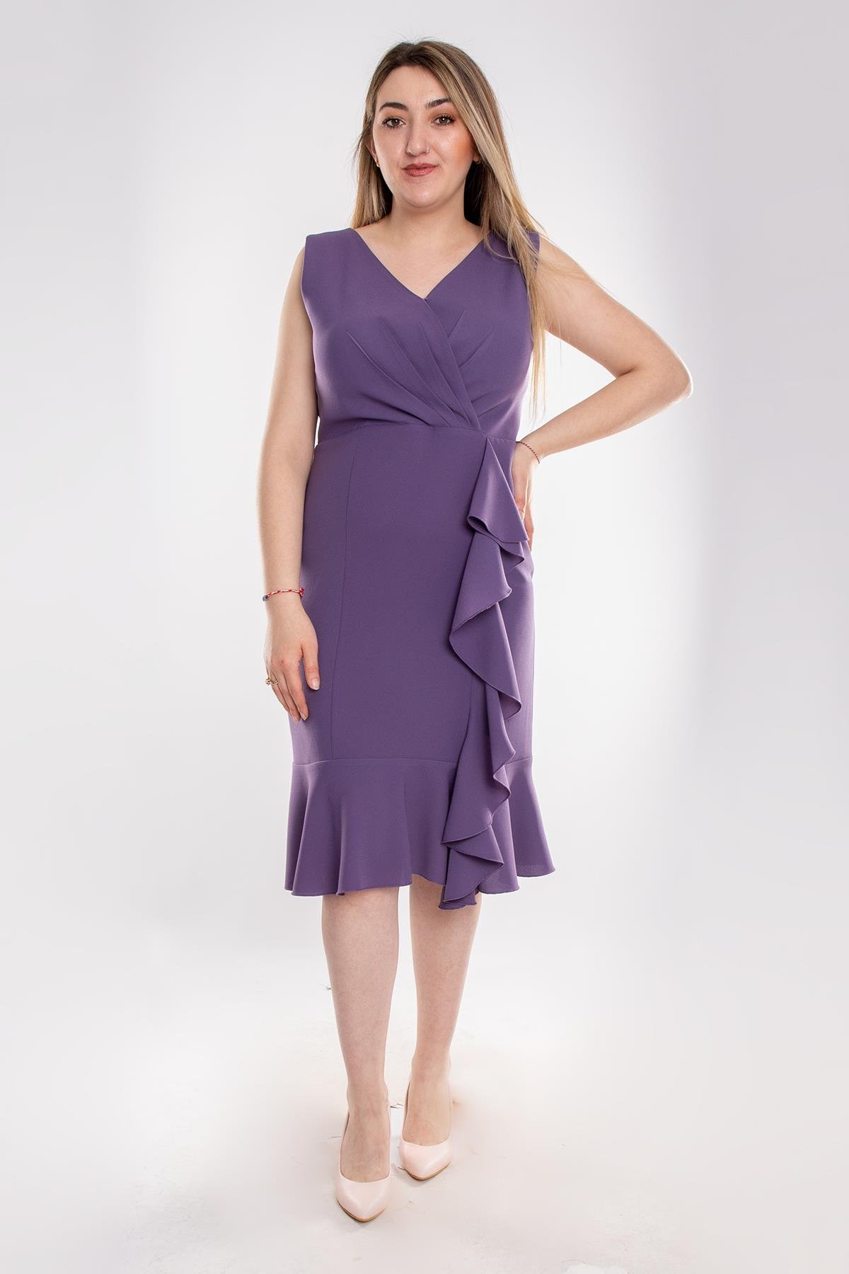 7056-126 Büyük Beden Kruvaze Yaka Eteği Fırfırlı Kısa Krep Elbise