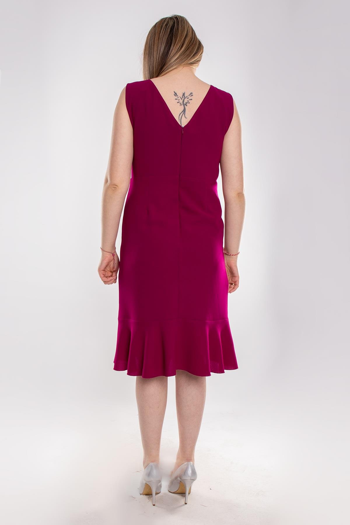 7056-126 Büyük Beden Kruvaze Yaka Eteği Fırfırlı Kısa Krep Elbise