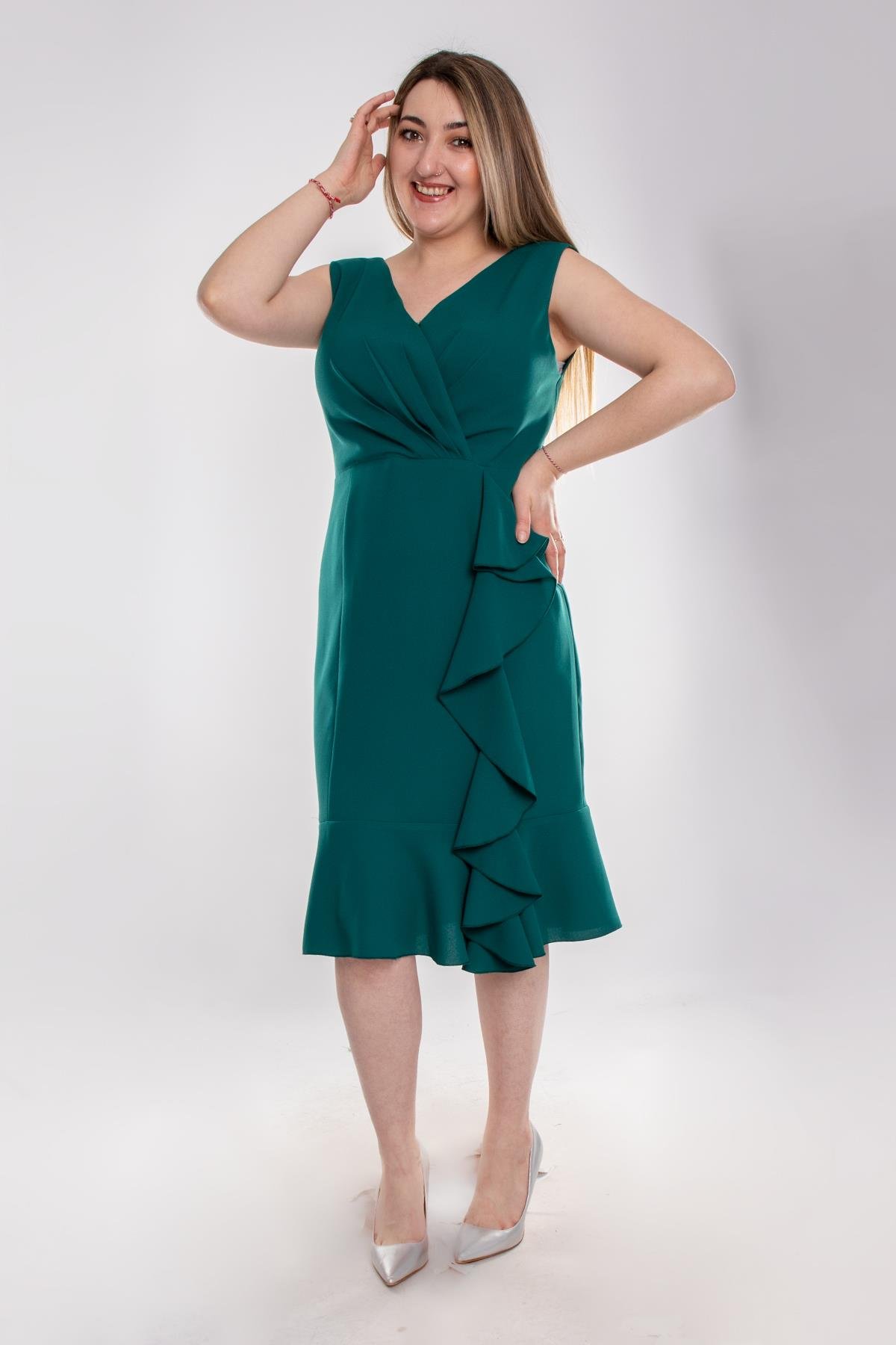 7056-126 Büyük Beden Kruvaze Yaka Eteği Fırfırlı Kısa Krep Elbise