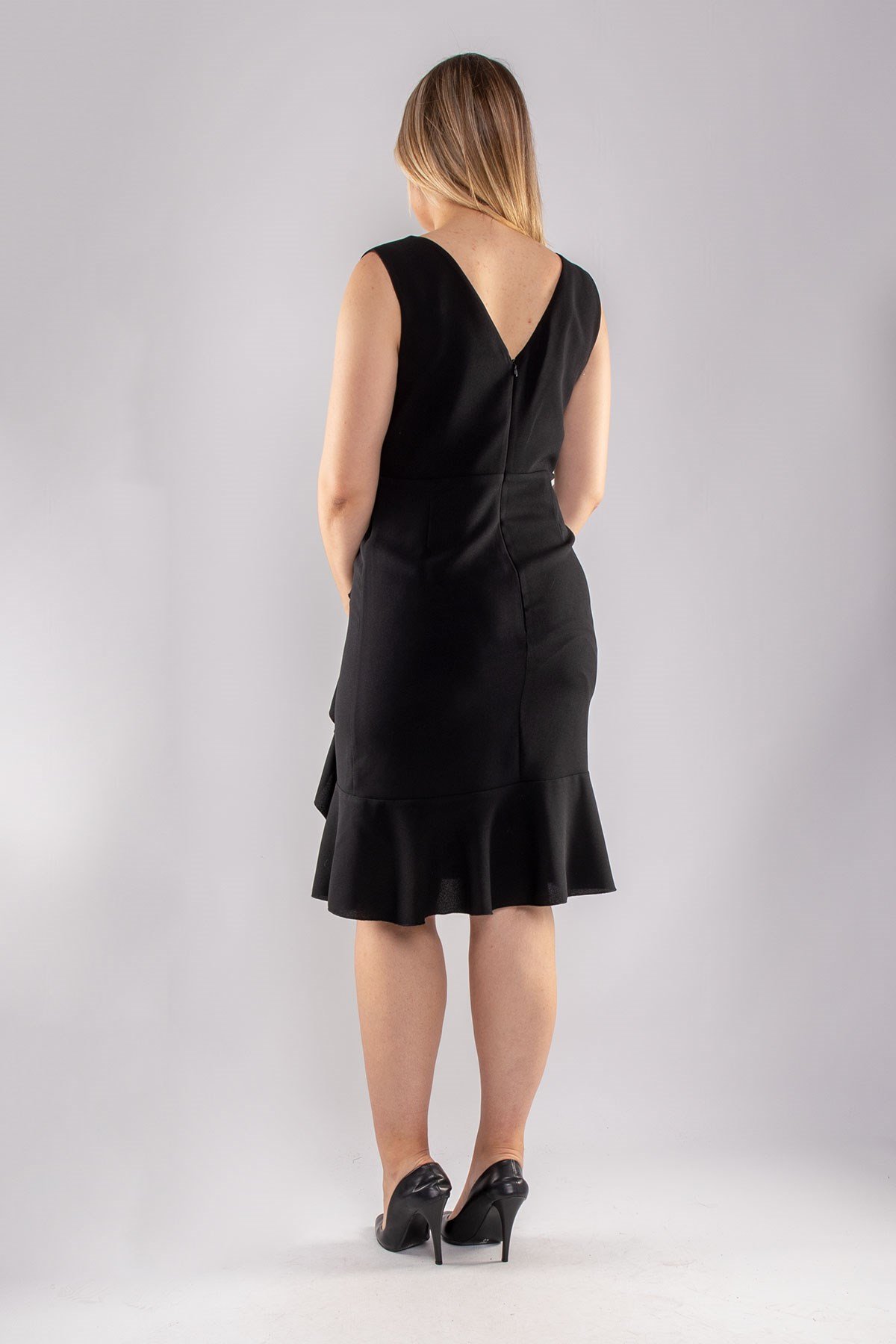 7056 Büyük Beden Kruvaze Yaka Eteği Fırfırlı Kısa Krep Elbise