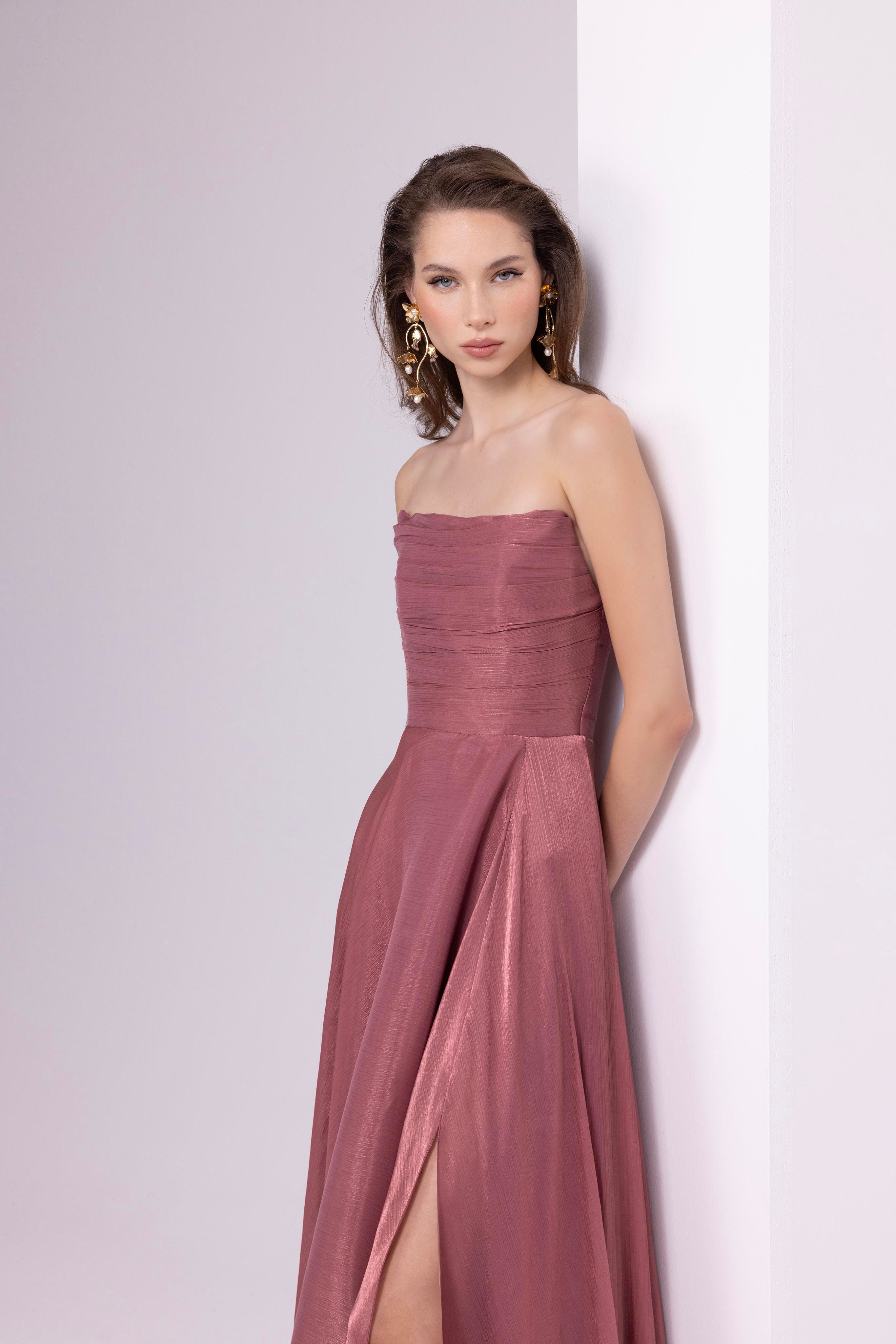 7066 Straplez Yırtmaçlı Jakarlı Drapeli Elbise