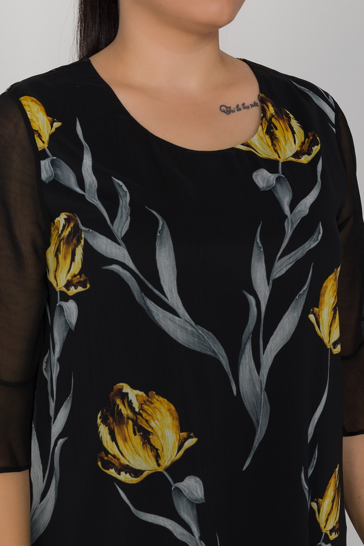 7099 Büyük Beden Lale Desen Tül Kol Kolyeli Şifon Kısa Elbise