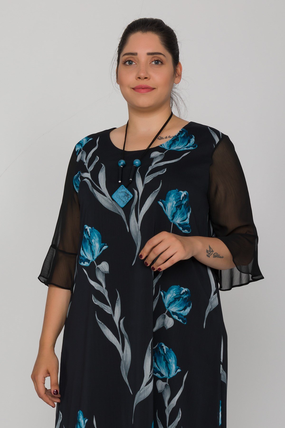 7099 Büyük Beden Lale Desen Tül Kol Kolyeli Şifon Kısa Elbise