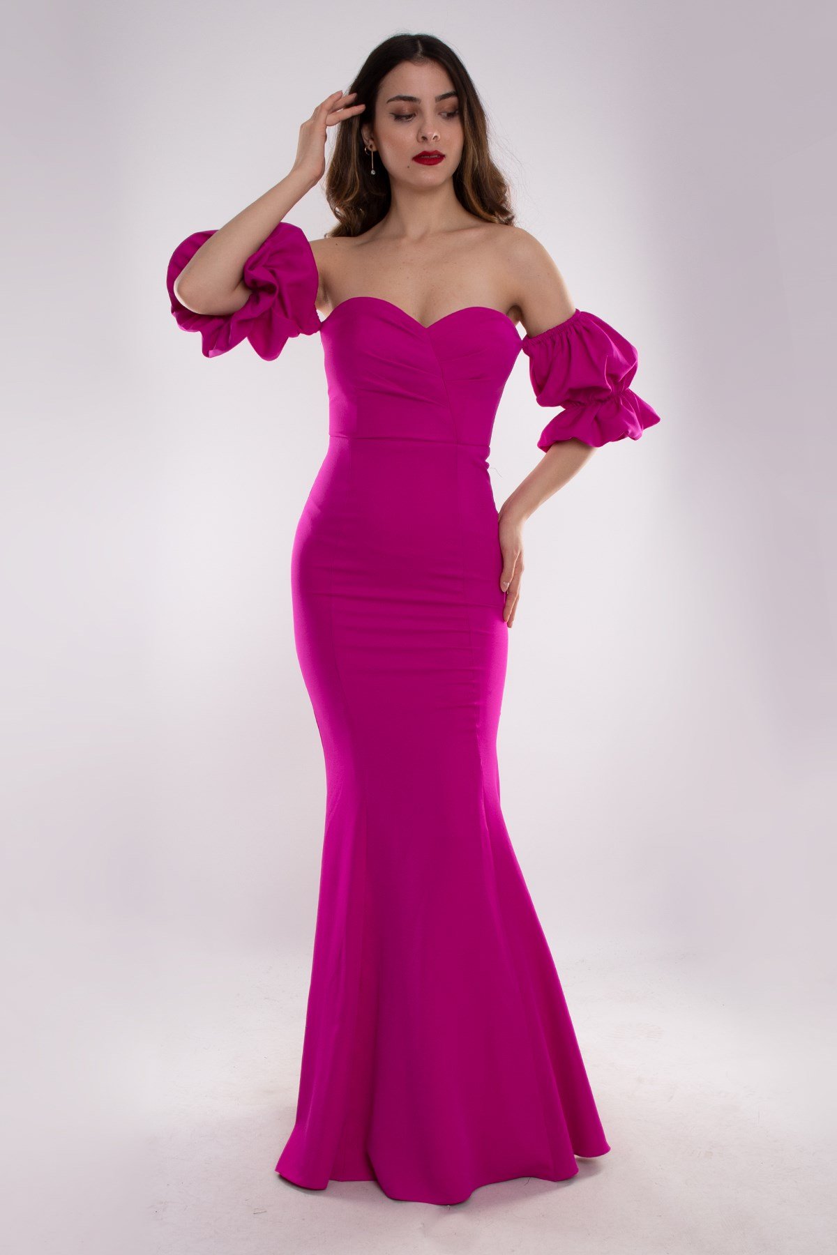 7233 Öpücük Yaka Sırtı İpli Kol Detay Krep Uzun Balık Abiye