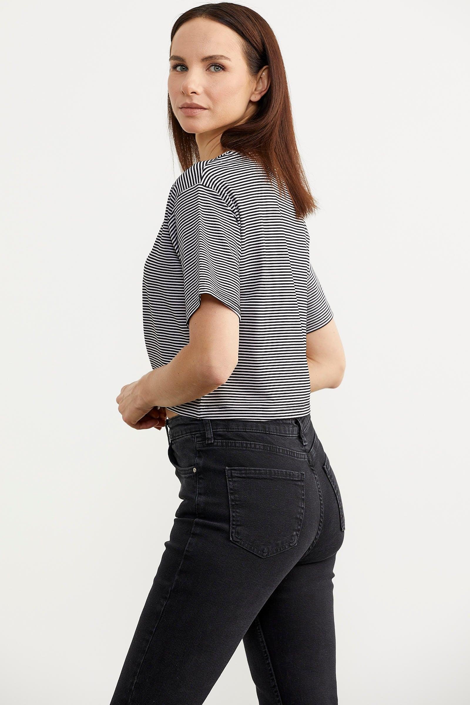 75999 Parlak Baskılı Çizgili Crop Tshirt