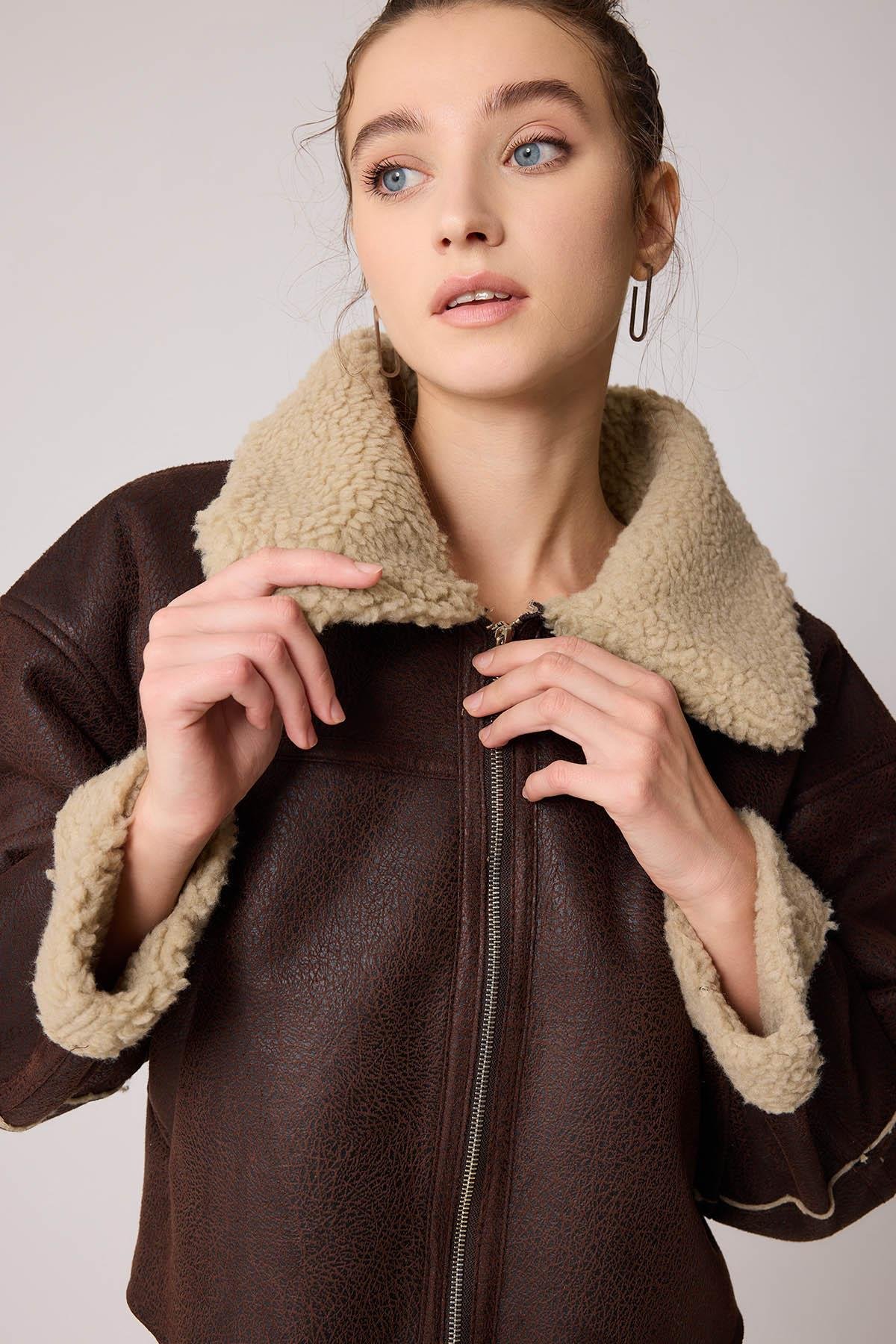 8025 İçi Kürklü Crop Fermuarlı Kadın Deri Ceket