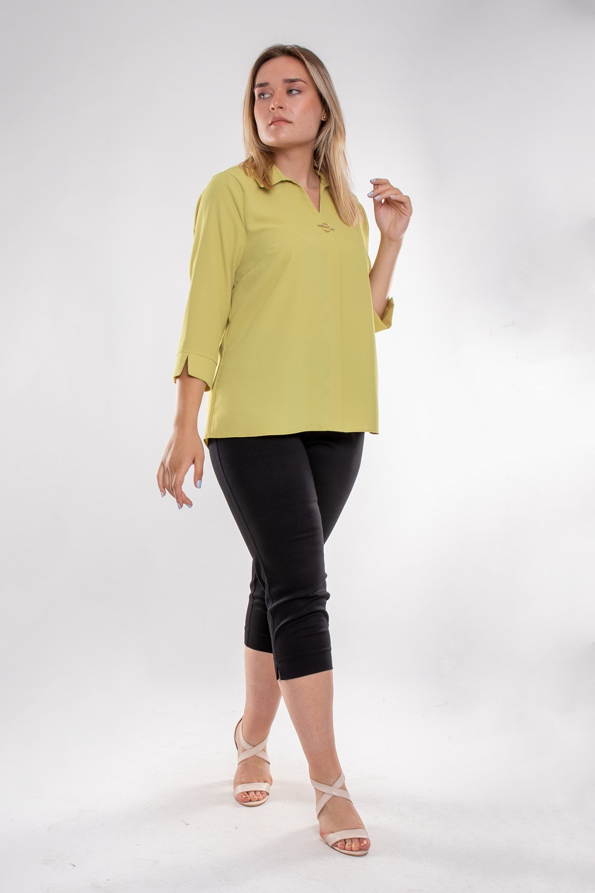 81592 Büyük Beden Broşlu Truvakar Kol Krep Bluz