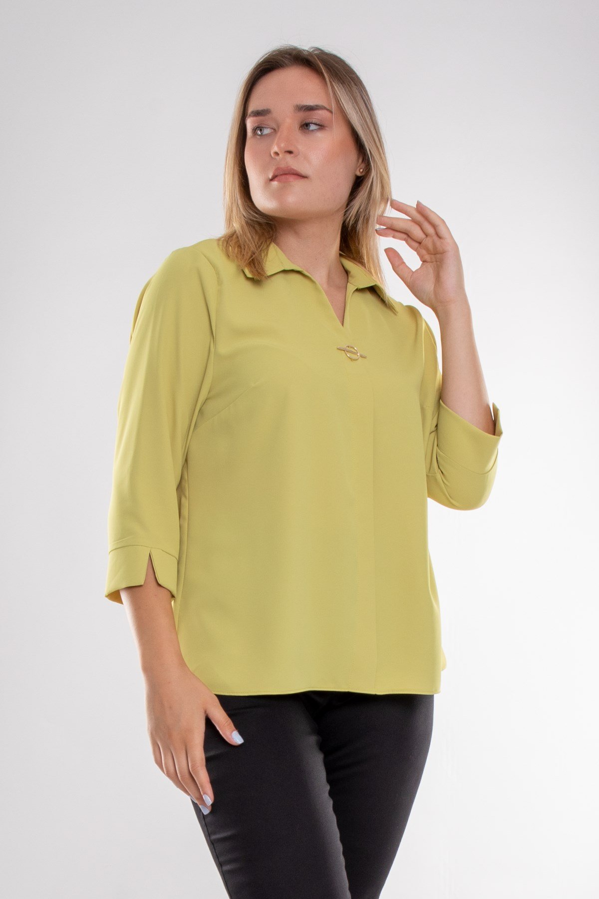 81592 Büyük Beden Broşlu Truvakar Kol Krep Bluz