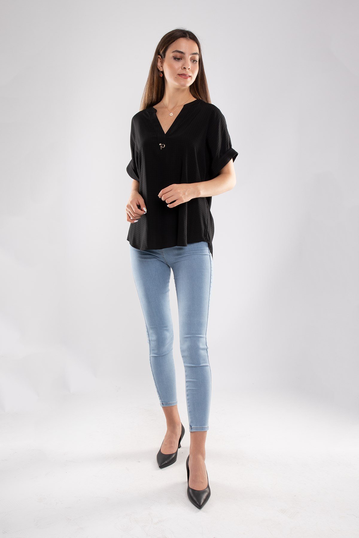 81699 Kendinden Kareli V Yaka Broşlu Viscon Bluz