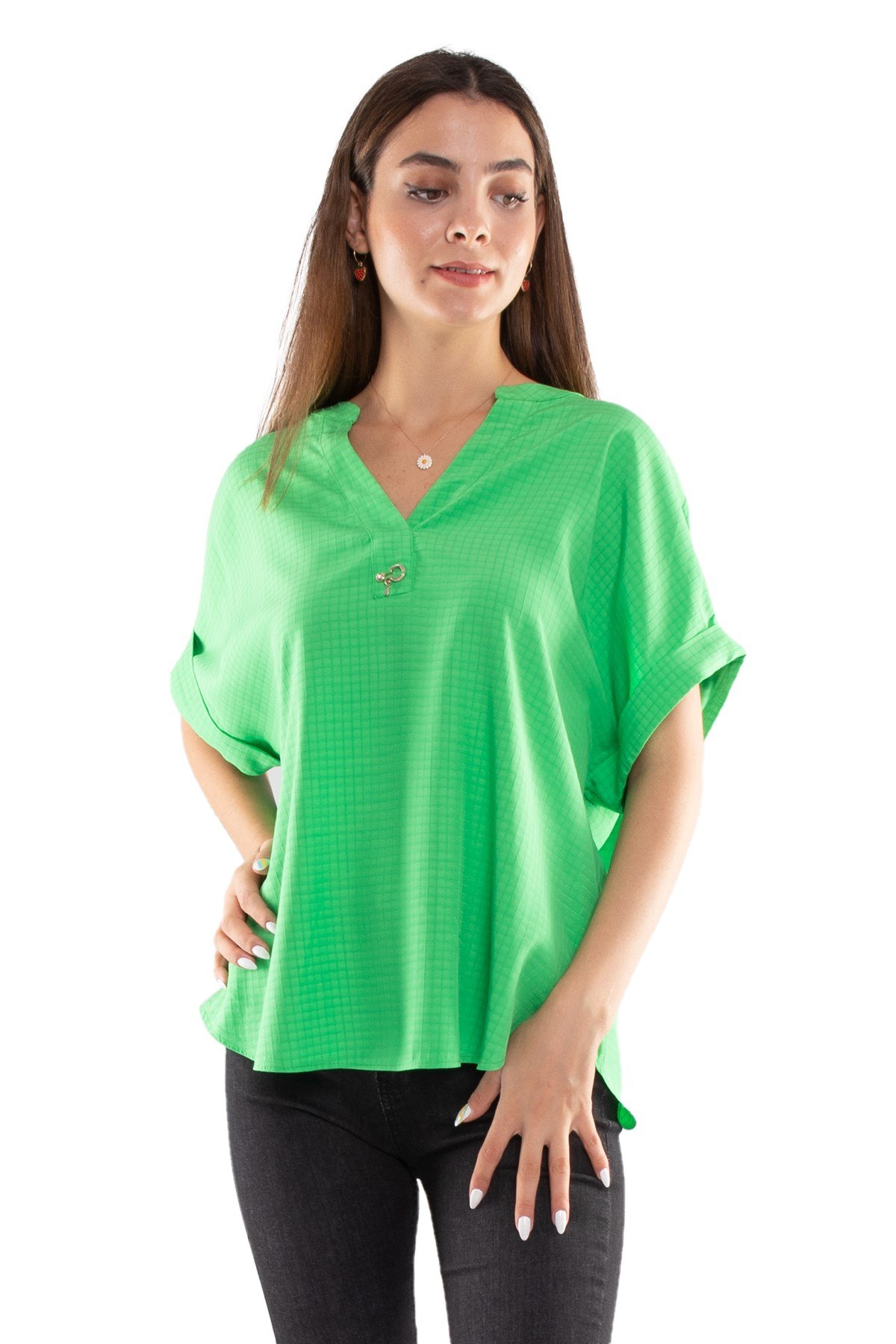 81699 Kendinden Kareli V Yaka Broşlu Viscon Bluz