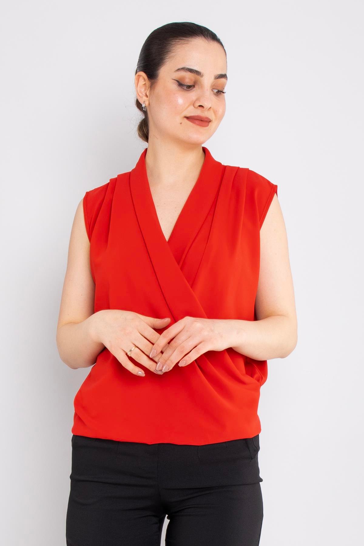 81856 Kruvaze Yaka Dökümlü Kolsuz Şifon Bluz