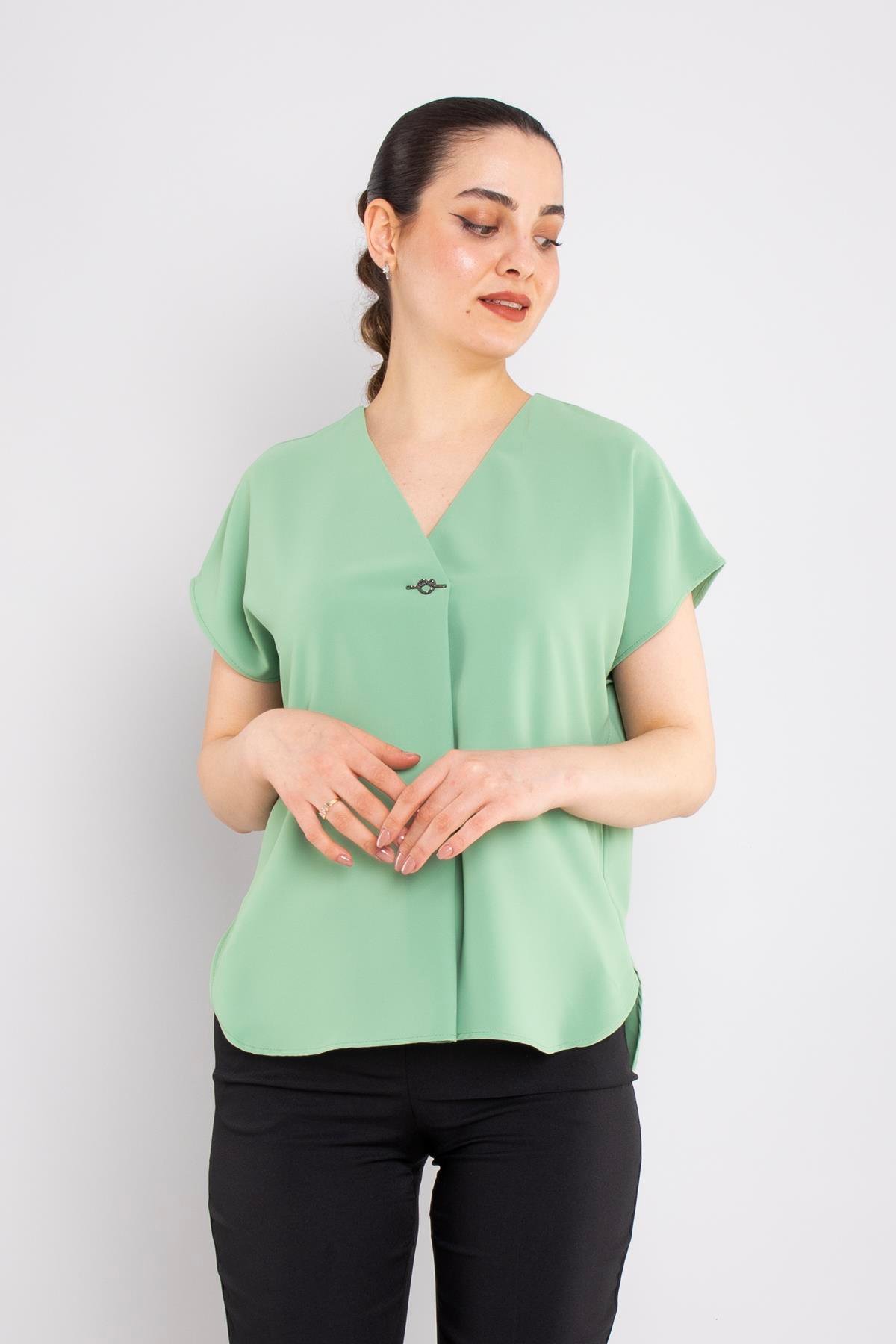 81908 Vyaka Broşlu Kısa Kol Krep Şifon Bluz