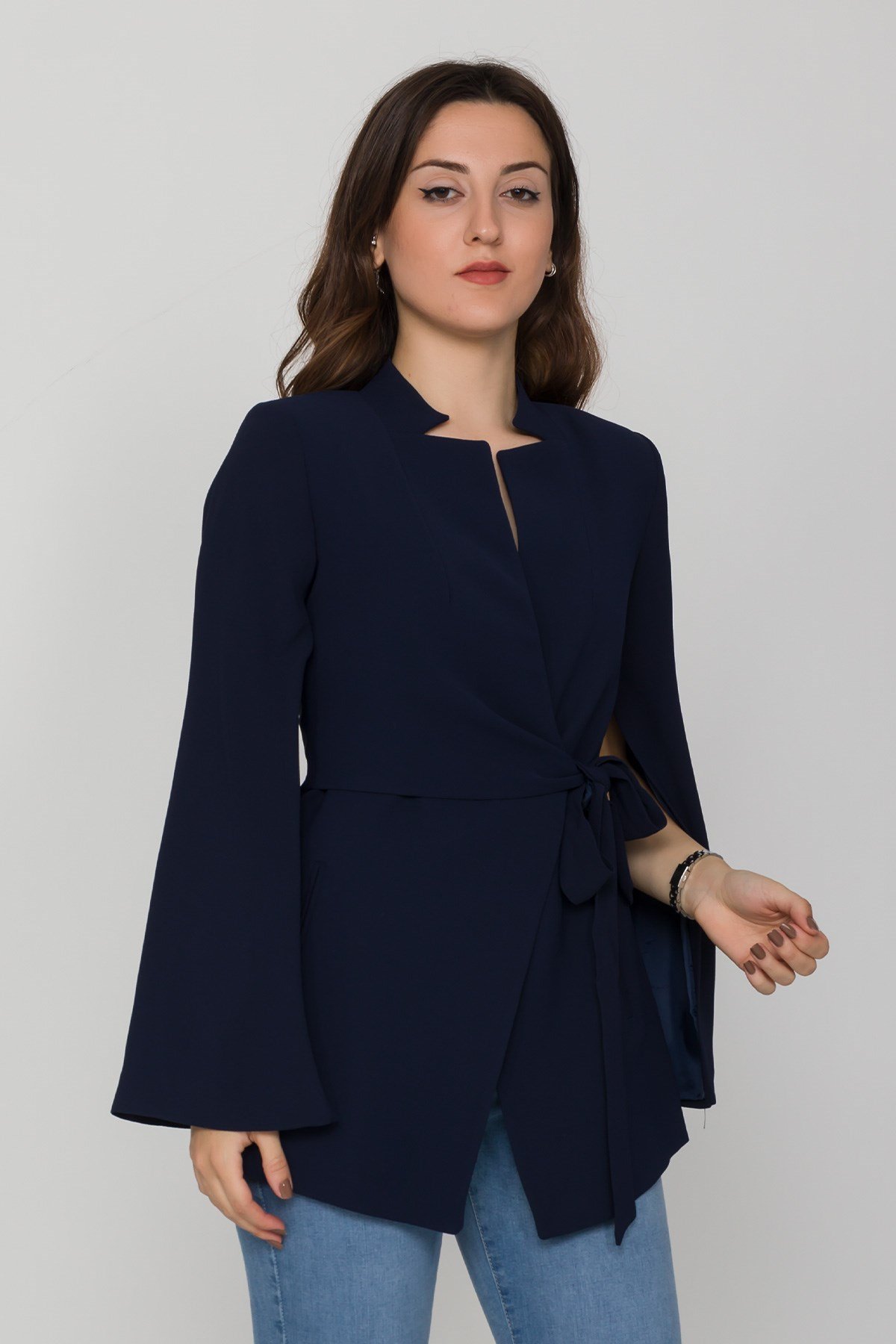 90177 Yandan Bağlamalı Hakim Yaka Yırtmaç Kol Ceket