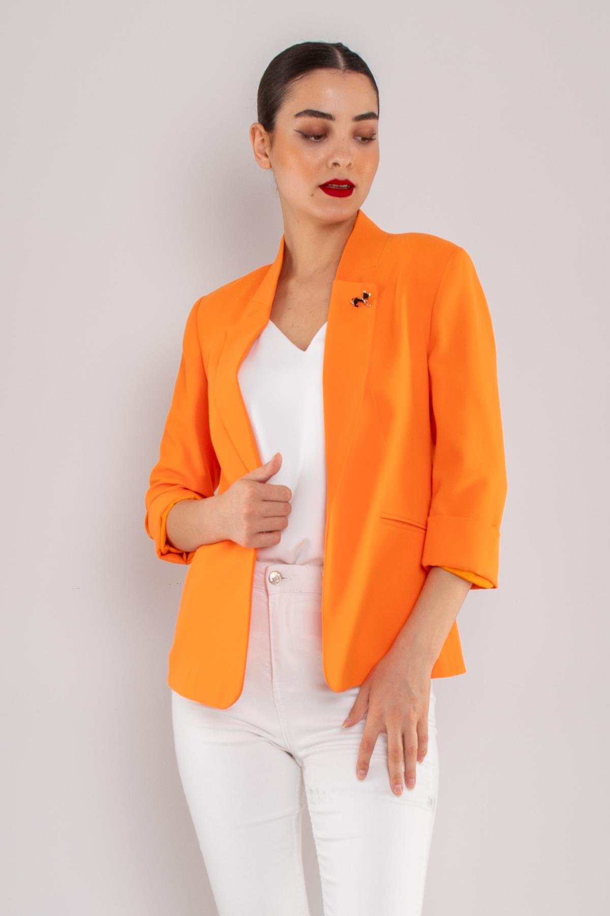 90179 Kedi Broşlu Kadın Ceket