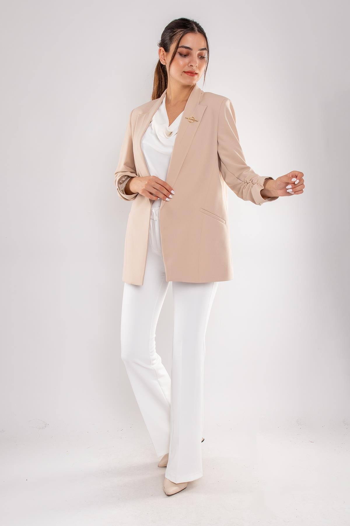 90503 Broşlu Büzgülü Kol Astarlarlı Blazer Ceket
