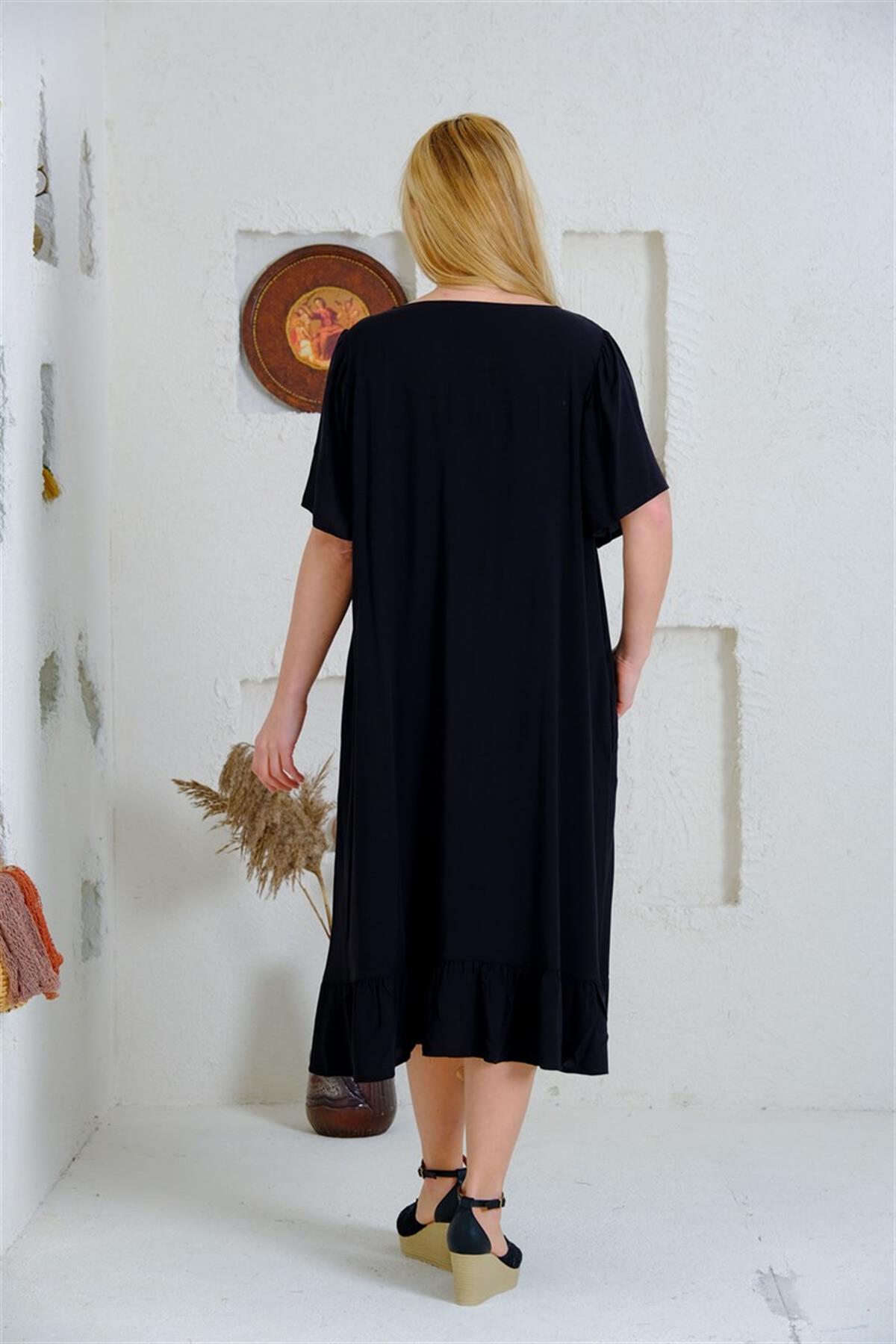 9051 Büyük Beden Robadan Büzgülü Yaka Nakışlı Kısa Kol Pamuk Otantik Elbise