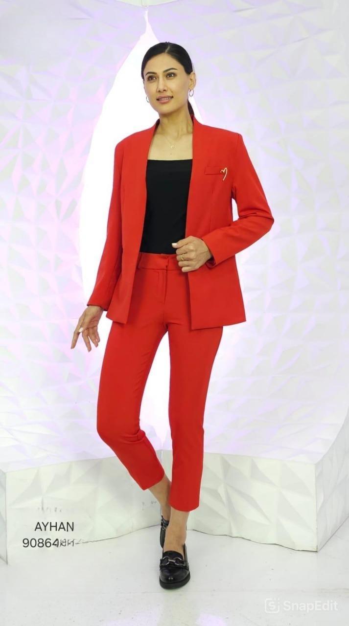 90864 Yakasız Krep Broş Detay Gömlek