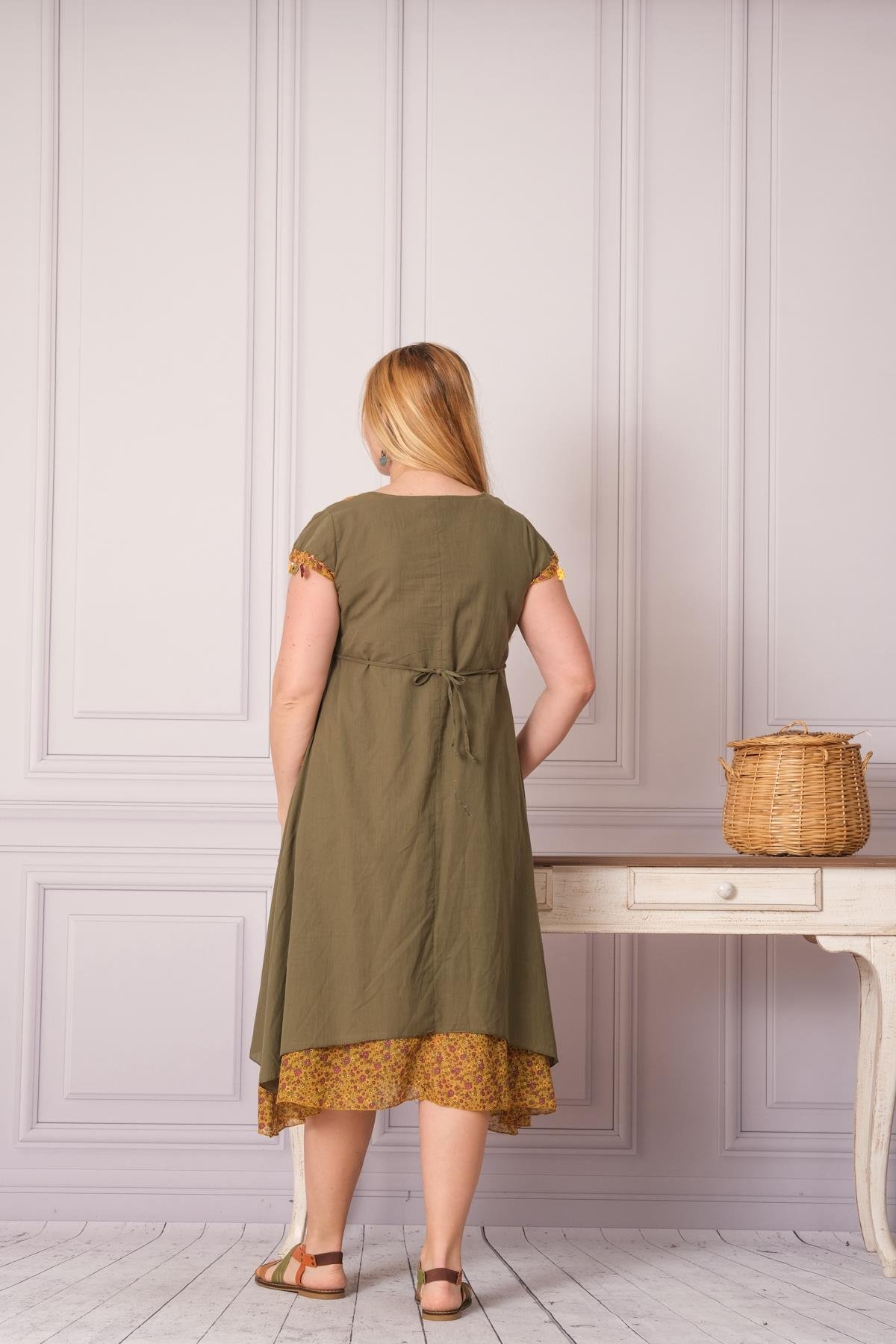 9115 Oya İşli Eteği Parçalı Katlı Kısa Kol Pamuk Otantik Elbise