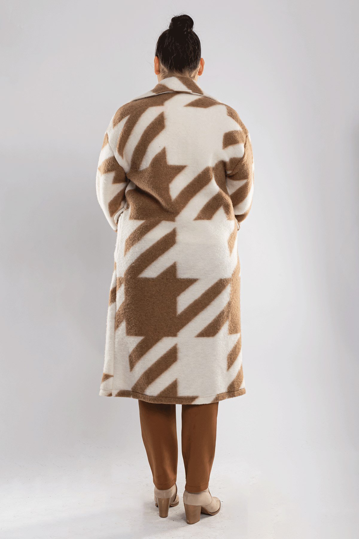 9137 Büyük Beden Kazayağı Desen Kadın Kaşe Kaban