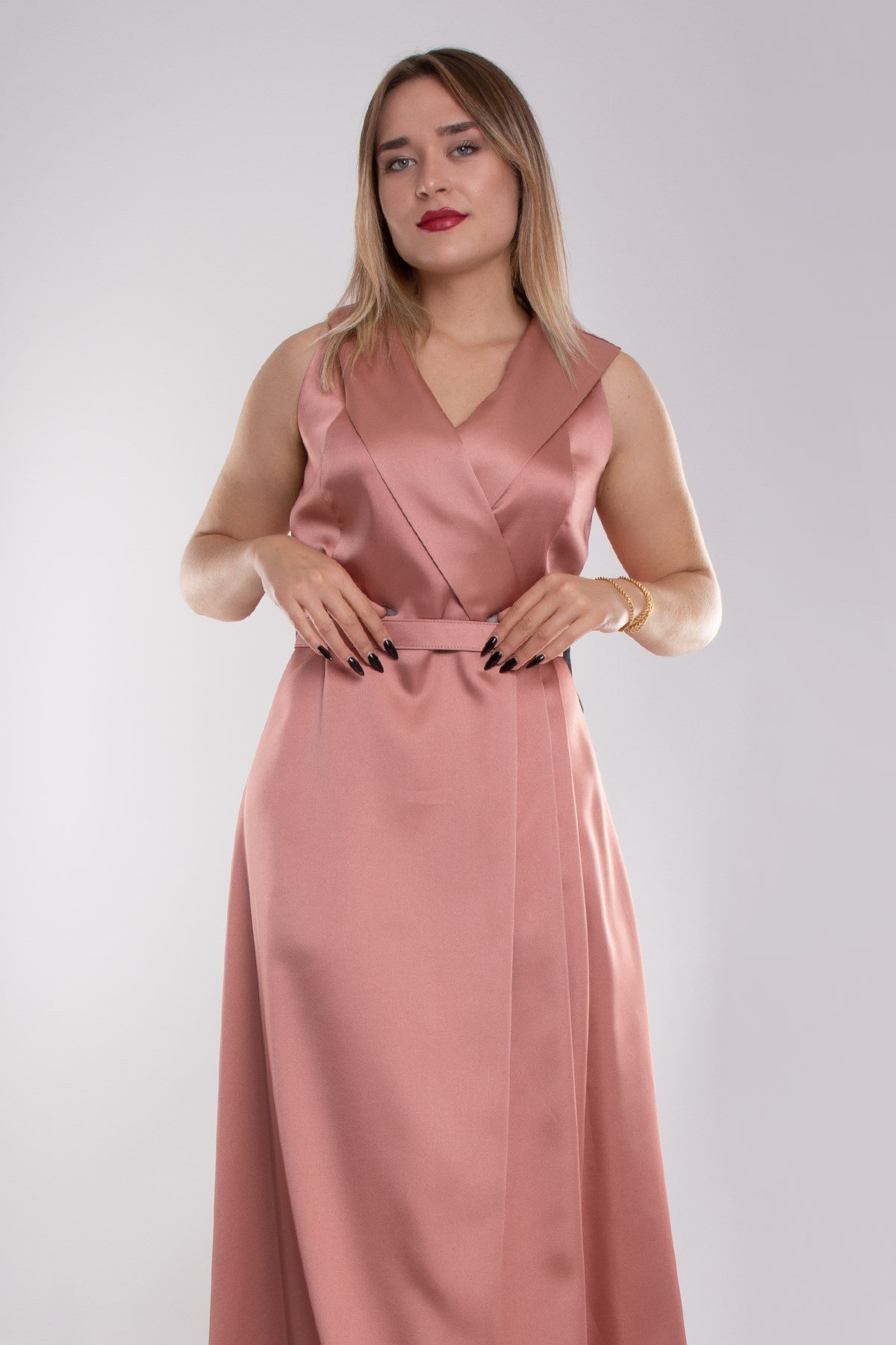 9423 Büyük Beden Kemerli Çift Yaka Uzun Saten Elbise