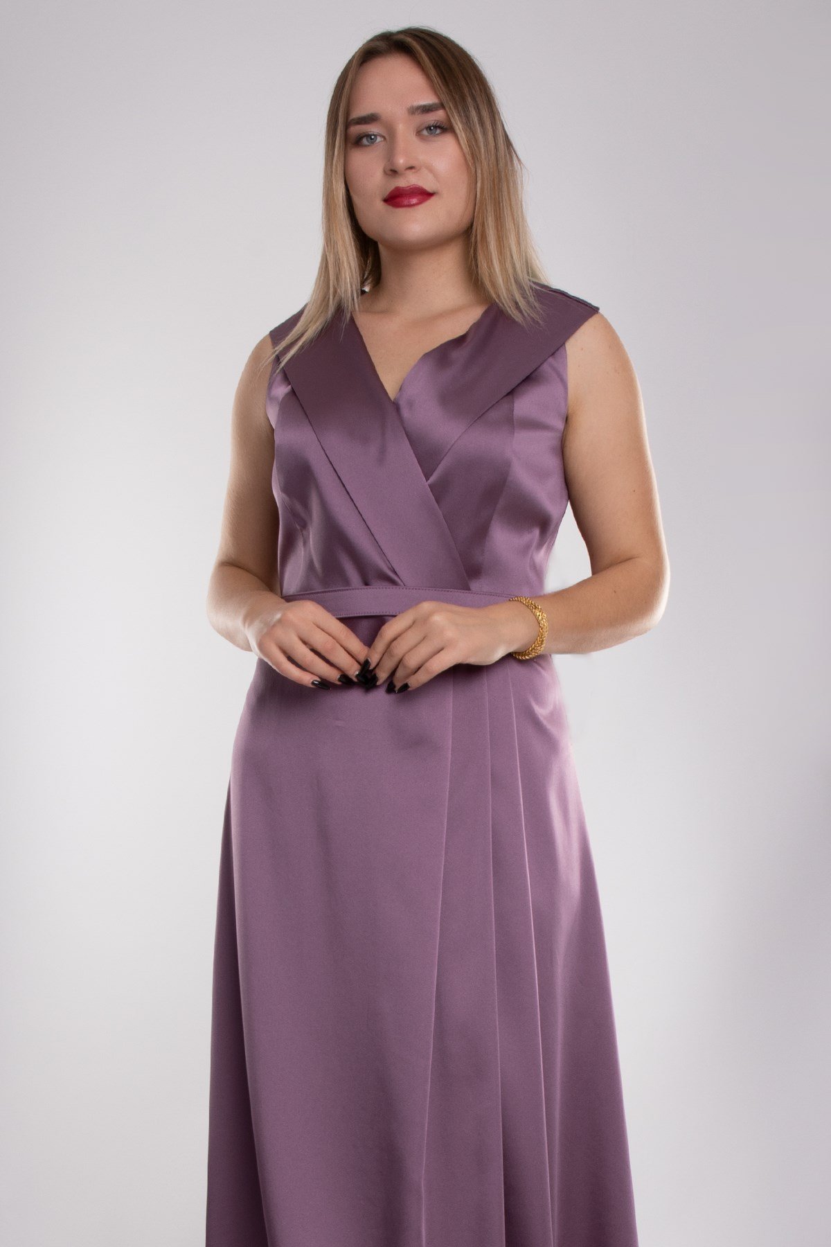 9423 Büyük Beden Kemerli Çift Yaka Uzun Saten Elbise