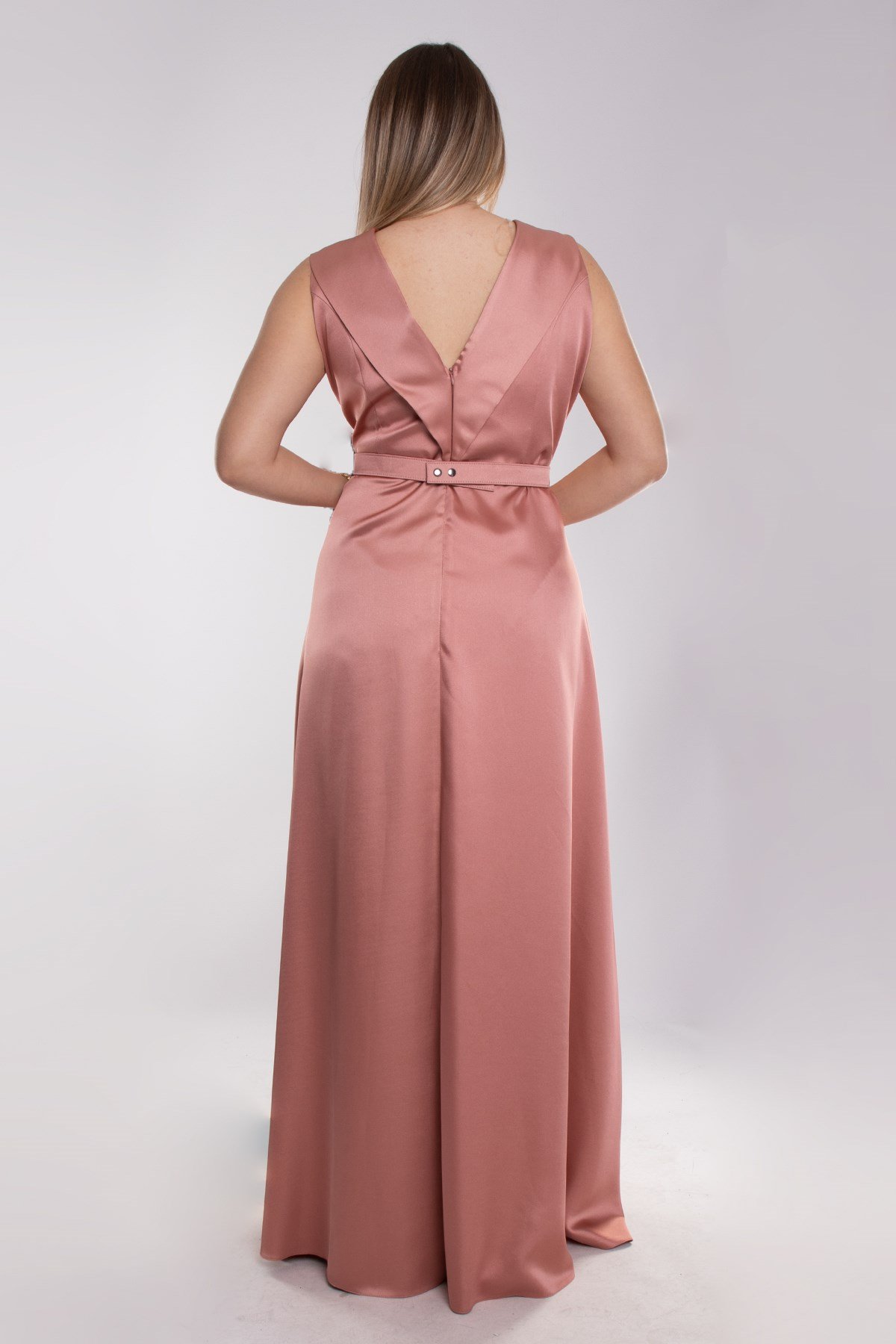 9423 Büyük Beden Kemerli Çift Yaka Uzun Saten Elbise