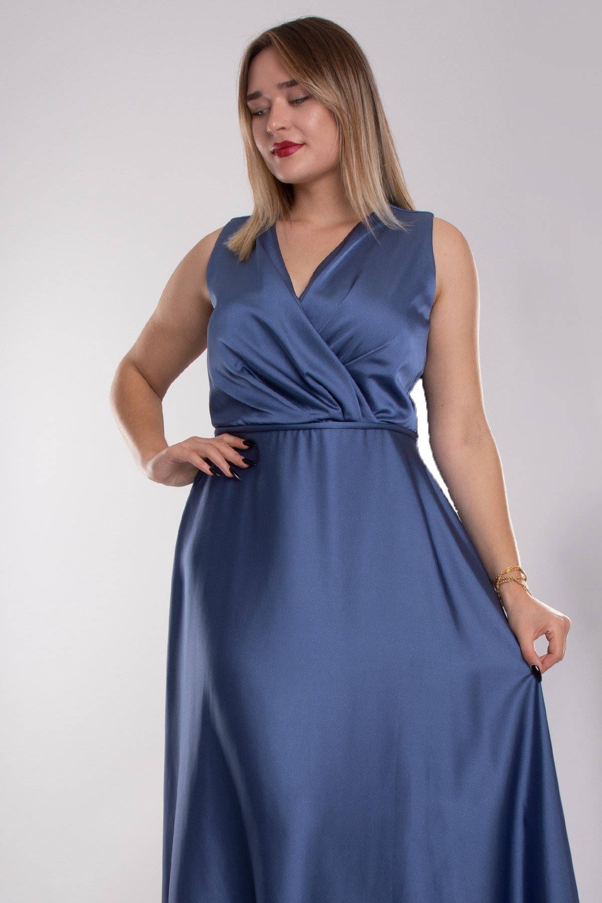 9490 Büyük Beden Kruvaze Yaka Kolsuz Uzun Saten Elbise