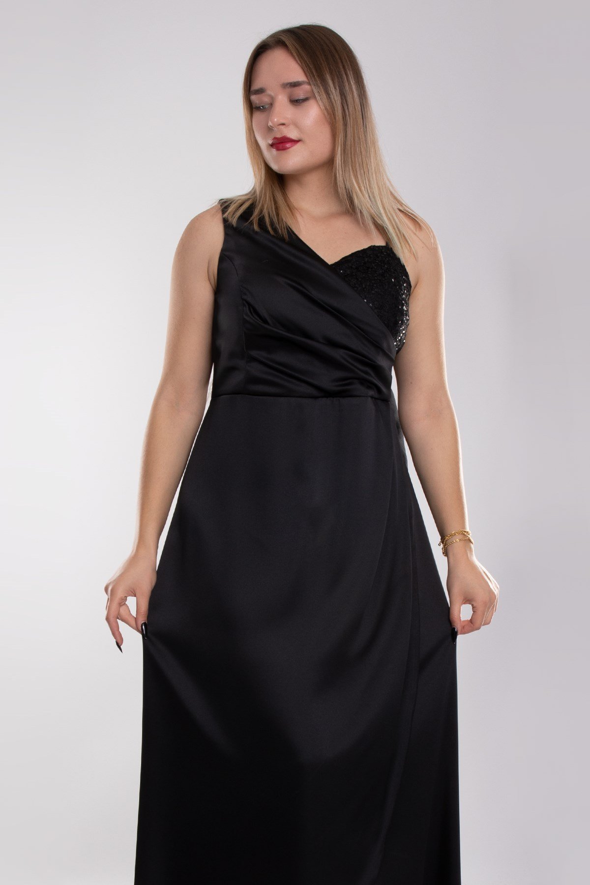 9495 Büyük Beden Tek Omuz Dantel Detay Pileli Saten Uzun Elbise