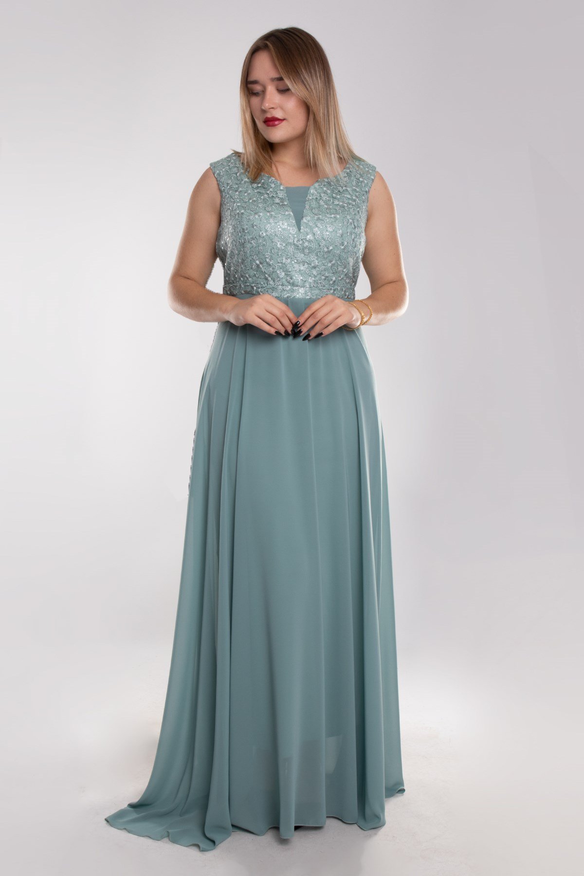 9496 Büyük Beden Pulpayet Nakış İşli Uzun Şifon Elbise