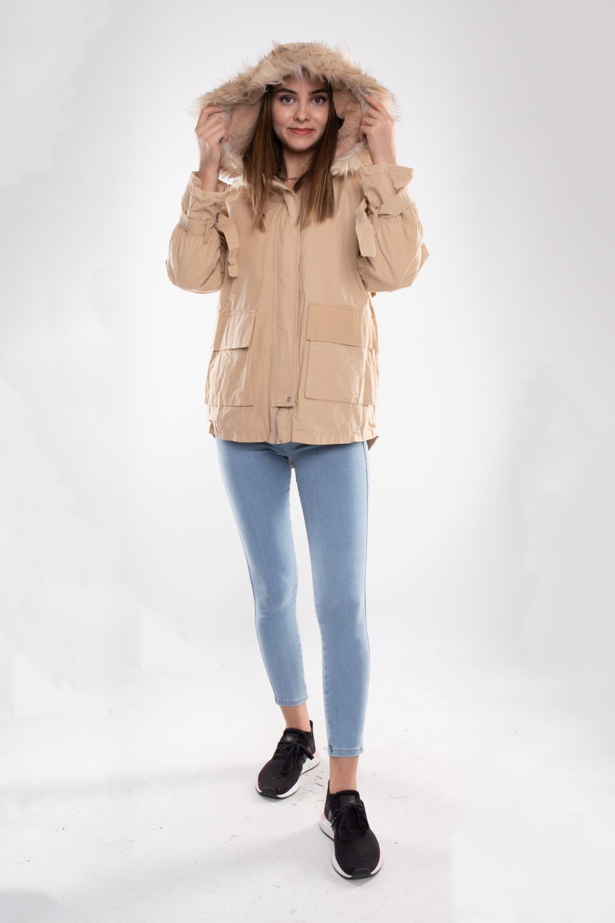 D89851 İçi Kürklü Kol Büzgülü Kapşonlu Kadın Mont