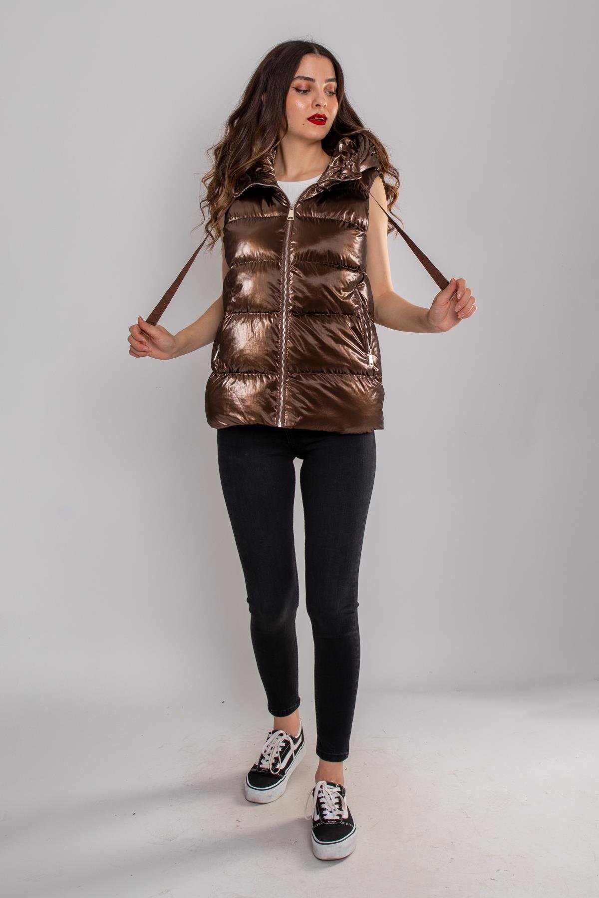 D99071 Kapüşonlu Parlak Şişme İçi Leopar Astarlı Yelek