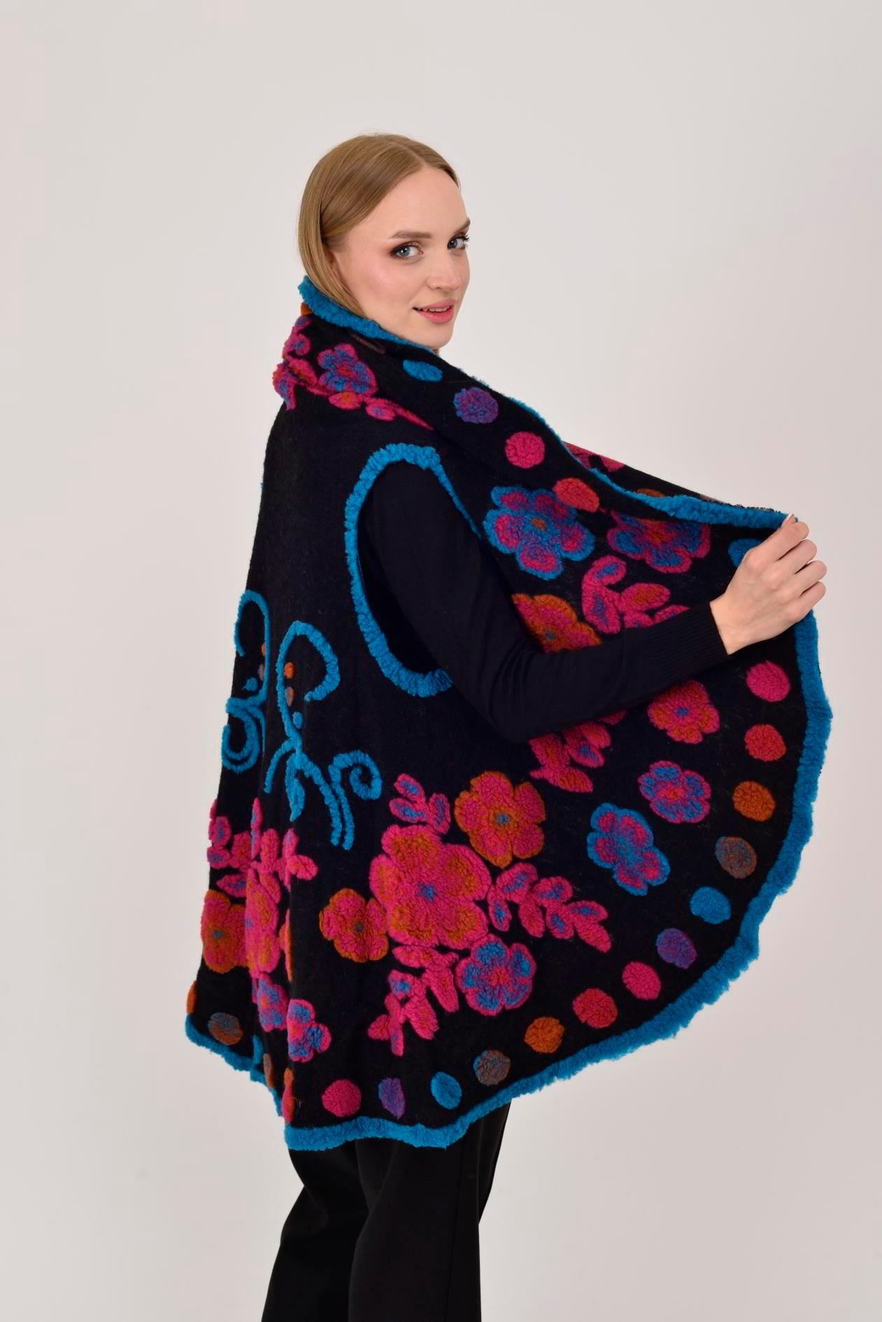 K031 Çiçek Desen Kabartmalı Keçe Yelek