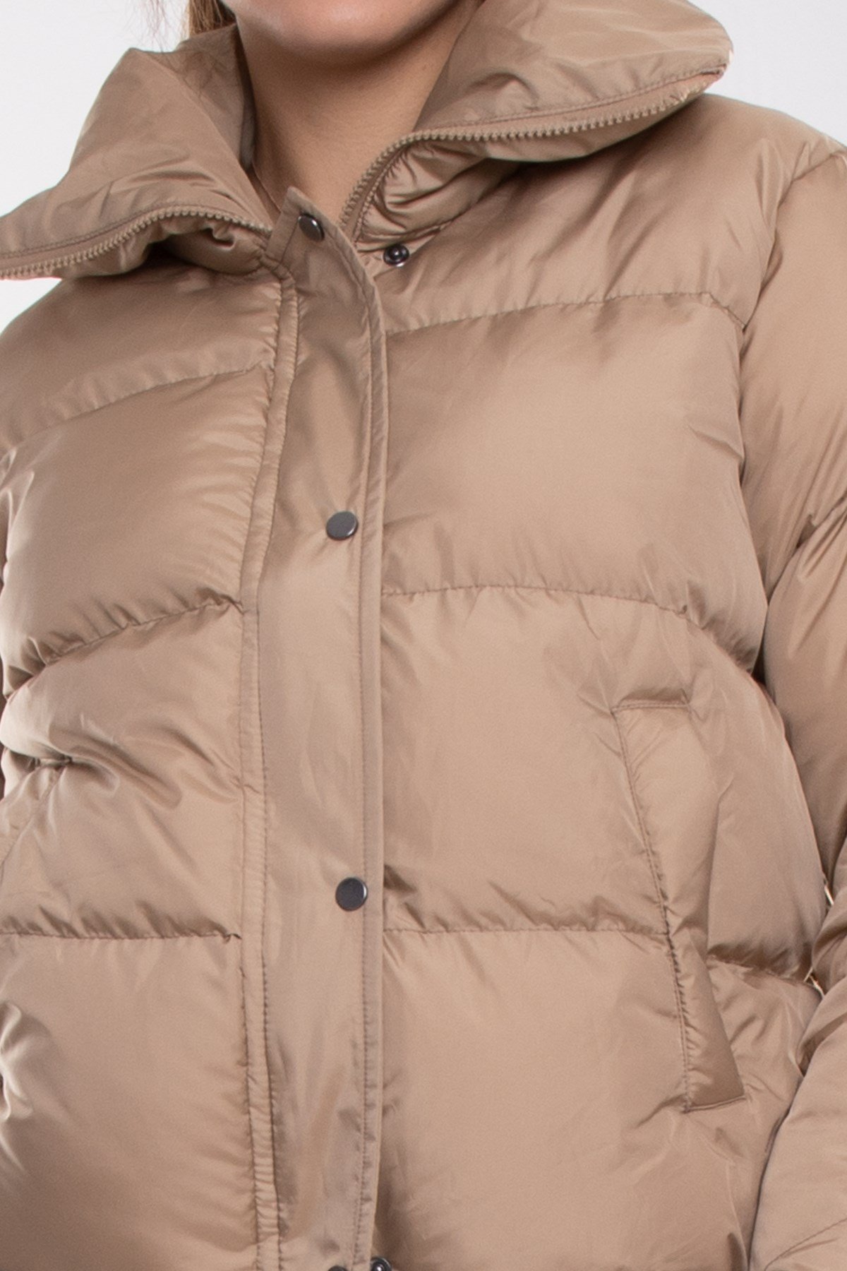 LEYLAK Geniş Yaka Kol ve Etek Ucu Lastikli Kadın Kısa Mont