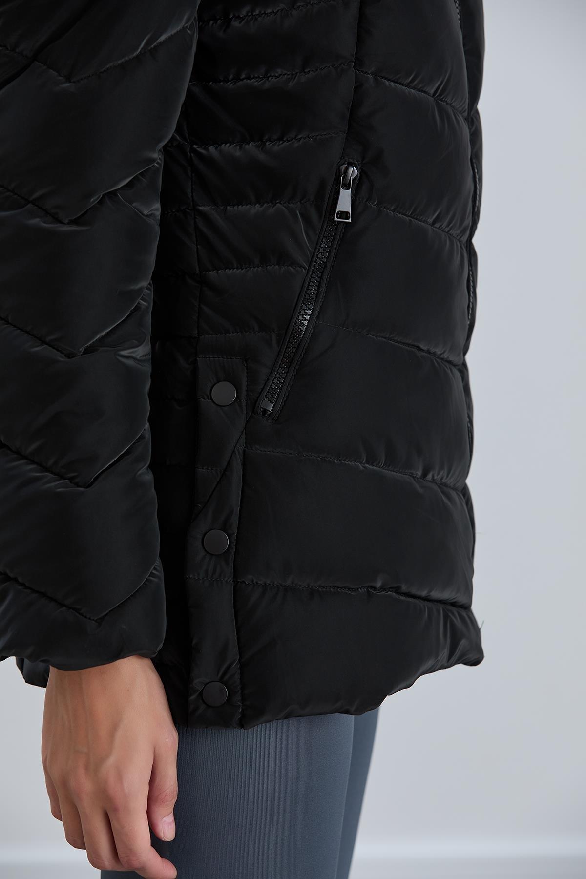 MANA Yandan Çıtçıtlı Kapüşonlu Slimfit Parlak Kısa Mont