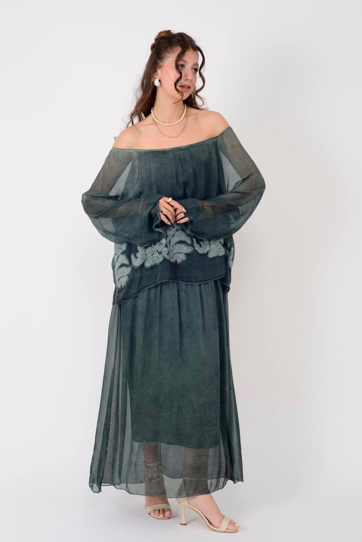 SN338 Nakış Detay Yaka Lastikli Bluzlu Uzun İpek Elbise