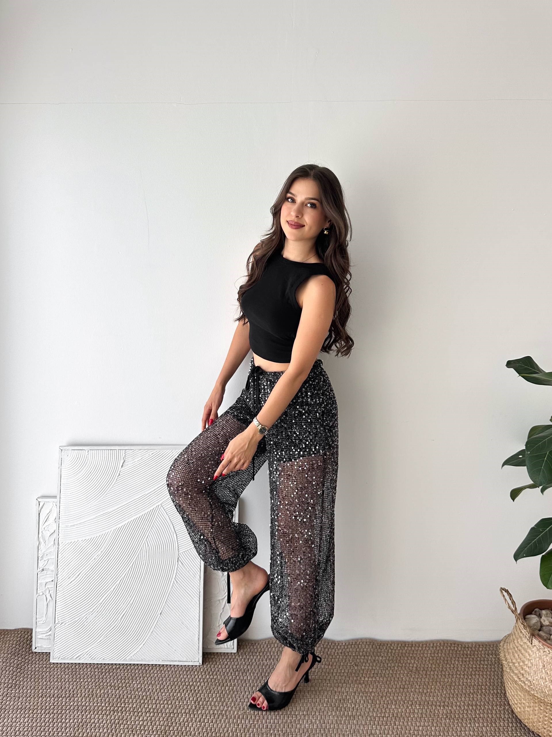 ASTARLI PUL SİYAH PANTALON