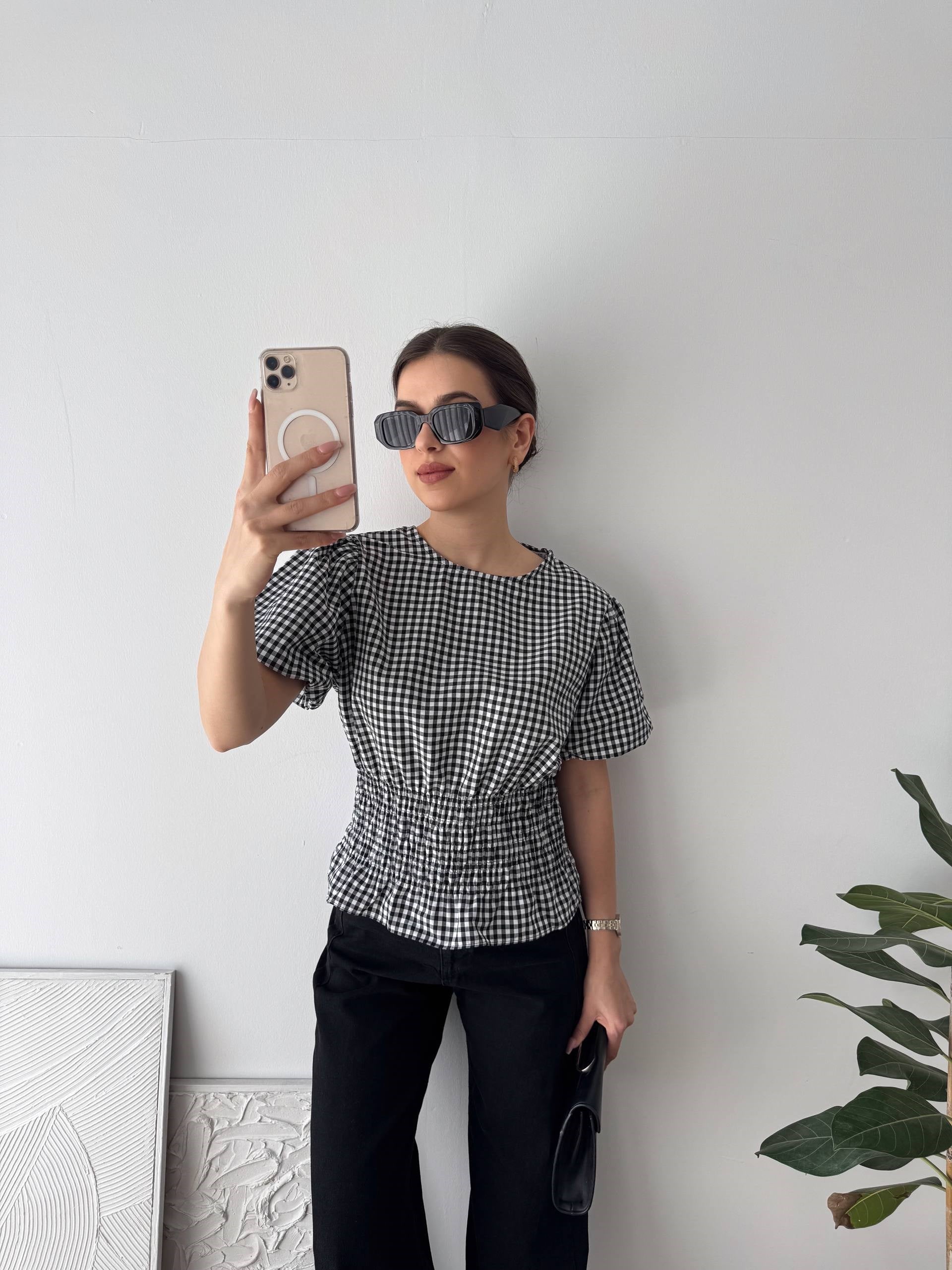BEL BÜZGÜLÜ KISA KOL SİYAH BLUZ