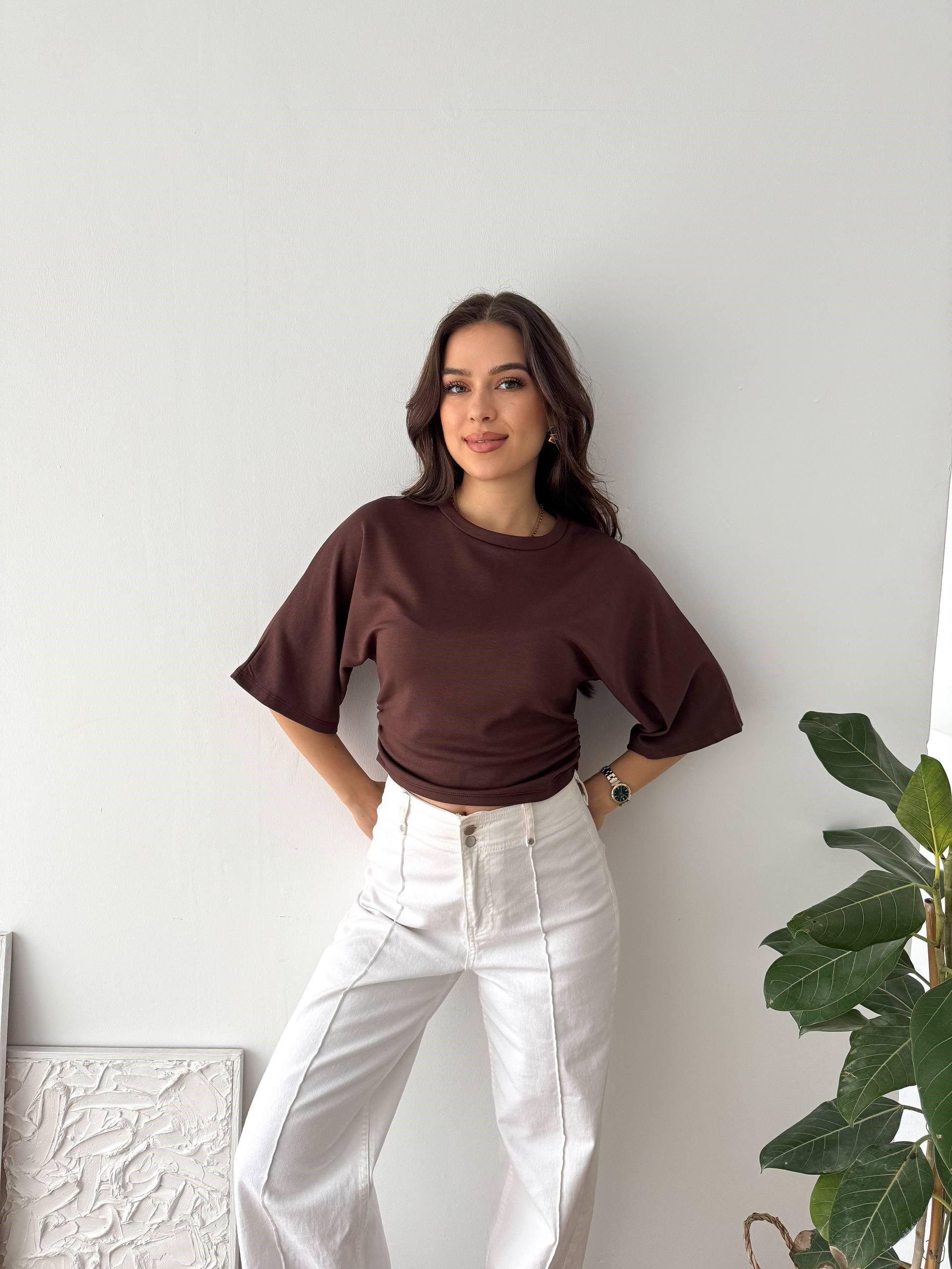 BEL BÜZGÜLÜ KISAKOL KAHVERENGİ BLUZ 