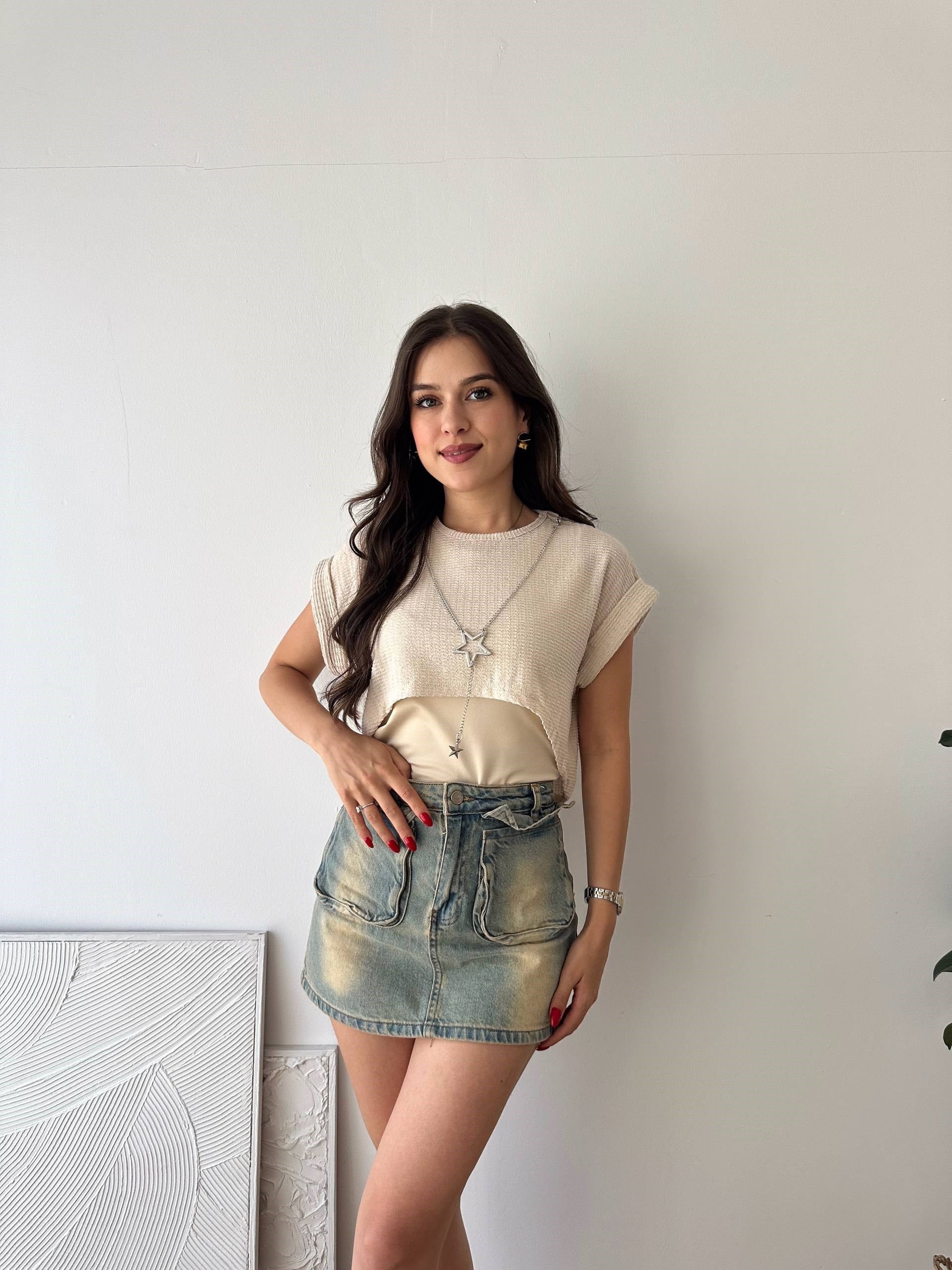 İKİLİ AKSESUARLI KREM BLUZ