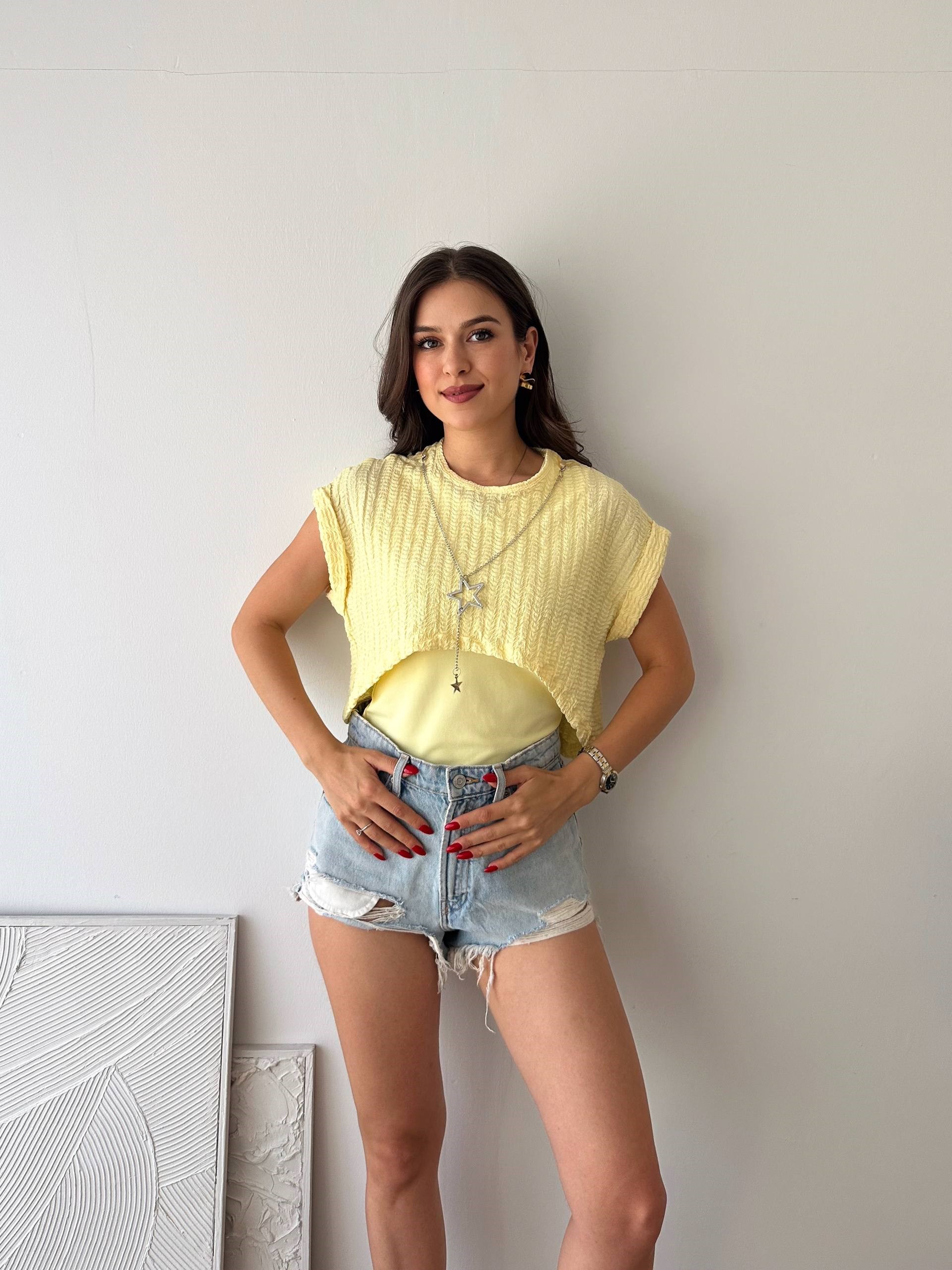 İKİLİ AKSESUARLI SARI BLUZ