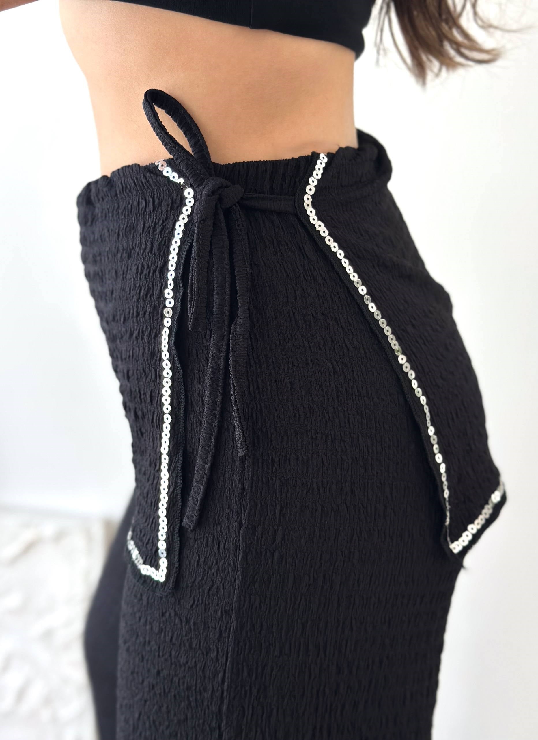 PAYETLİ SİYAH ETEK PANTALON